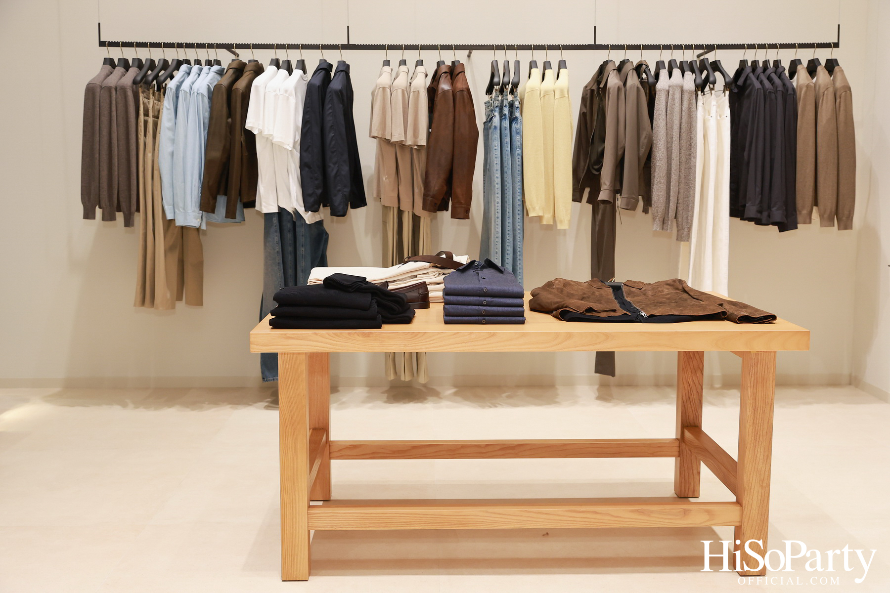 Massimo Dutti เปิดแฟลกชิพสโตร์โฉมใหม่ ณ ICONSIAM พร้อมเปิดตัวคอลเลกชันล่าสุดและนิทรรศการศิลป์จาก PHKA Studio