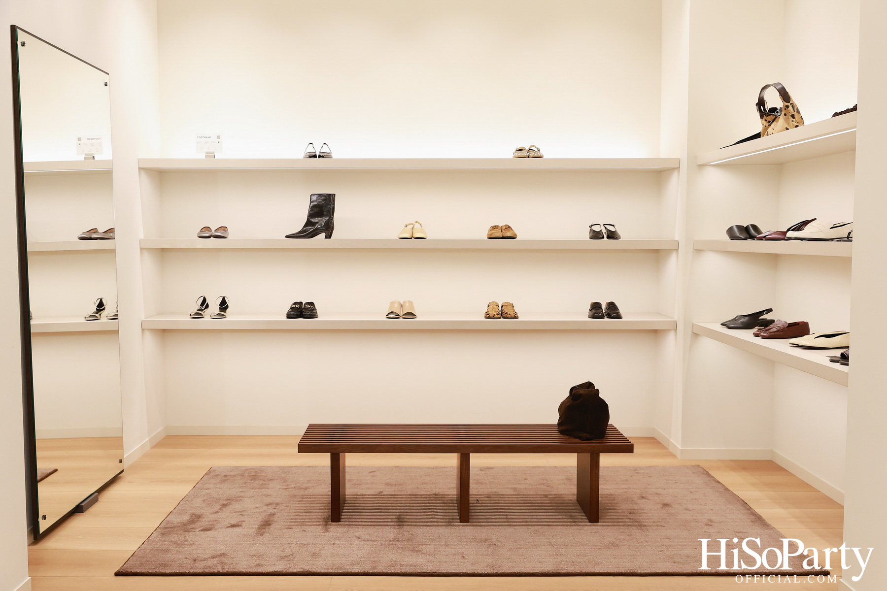 Massimo Dutti เปิดแฟลกชิพสโตร์โฉมใหม่ ณ ICONSIAM พร้อมเปิดตัวคอลเลกชันล่าสุดและนิทรรศการศิลป์จาก PHKA Studio