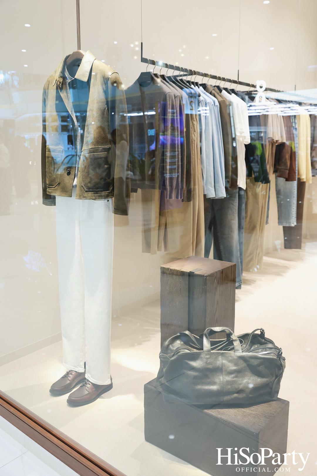 Massimo Dutti เปิดแฟลกชิพสโตร์โฉมใหม่ ณ ICONSIAM พร้อมเปิดตัวคอลเลกชันล่าสุดและนิทรรศการศิลป์จาก PHKA Studio