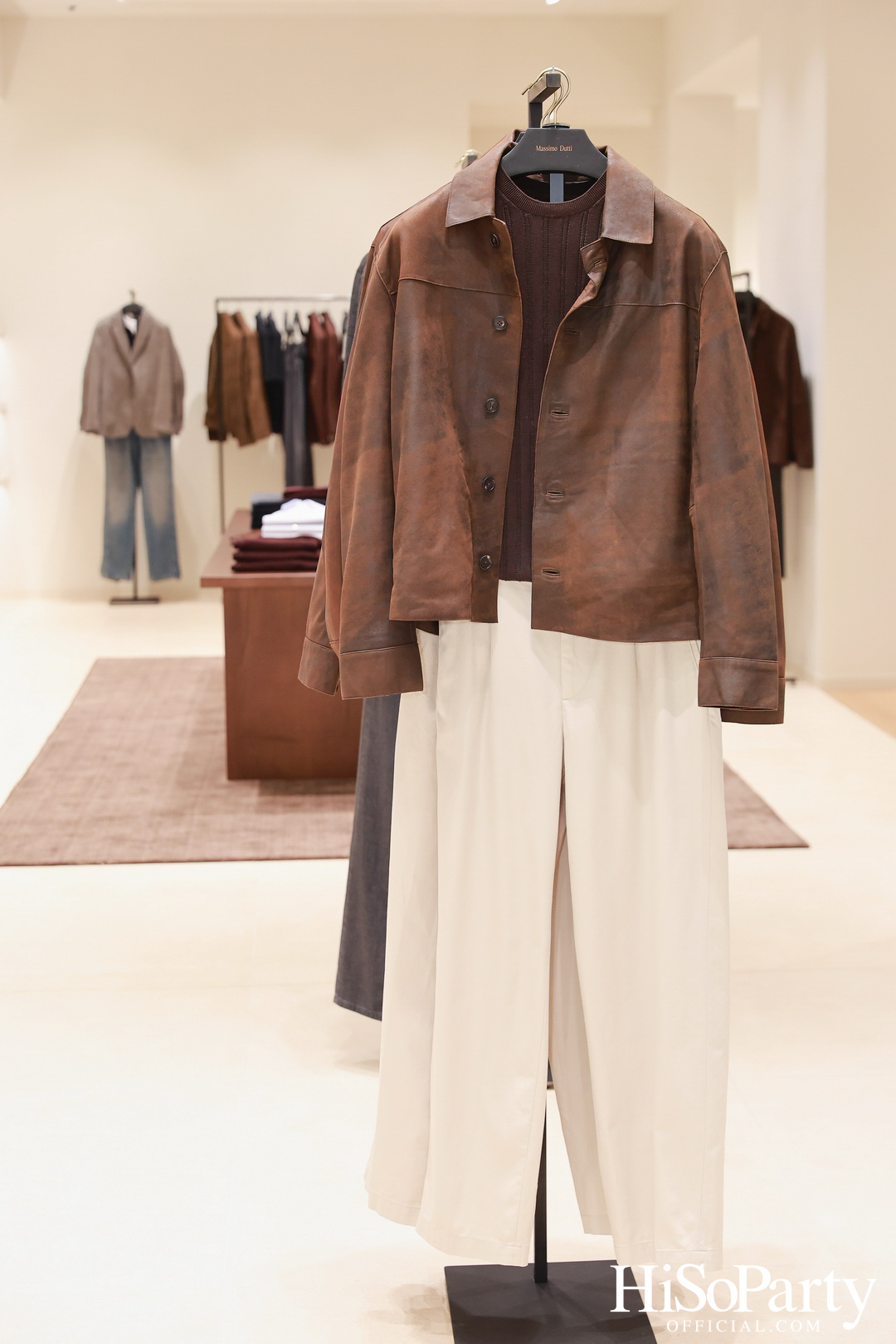 Massimo Dutti เปิดแฟลกชิพสโตร์โฉมใหม่ ณ ICONSIAM พร้อมเปิดตัวคอลเลกชันล่าสุดและนิทรรศการศิลป์จาก PHKA Studio