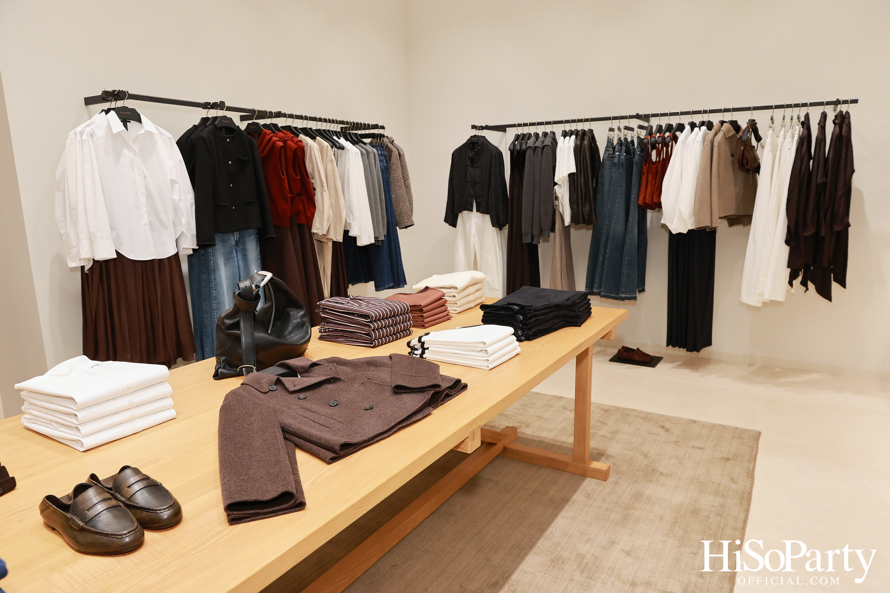 Massimo Dutti เปิดแฟลกชิพสโตร์โฉมใหม่ ณ ICONSIAM พร้อมเปิดตัวคอลเลกชันล่าสุดและนิทรรศการศิลป์จาก PHKA Studio