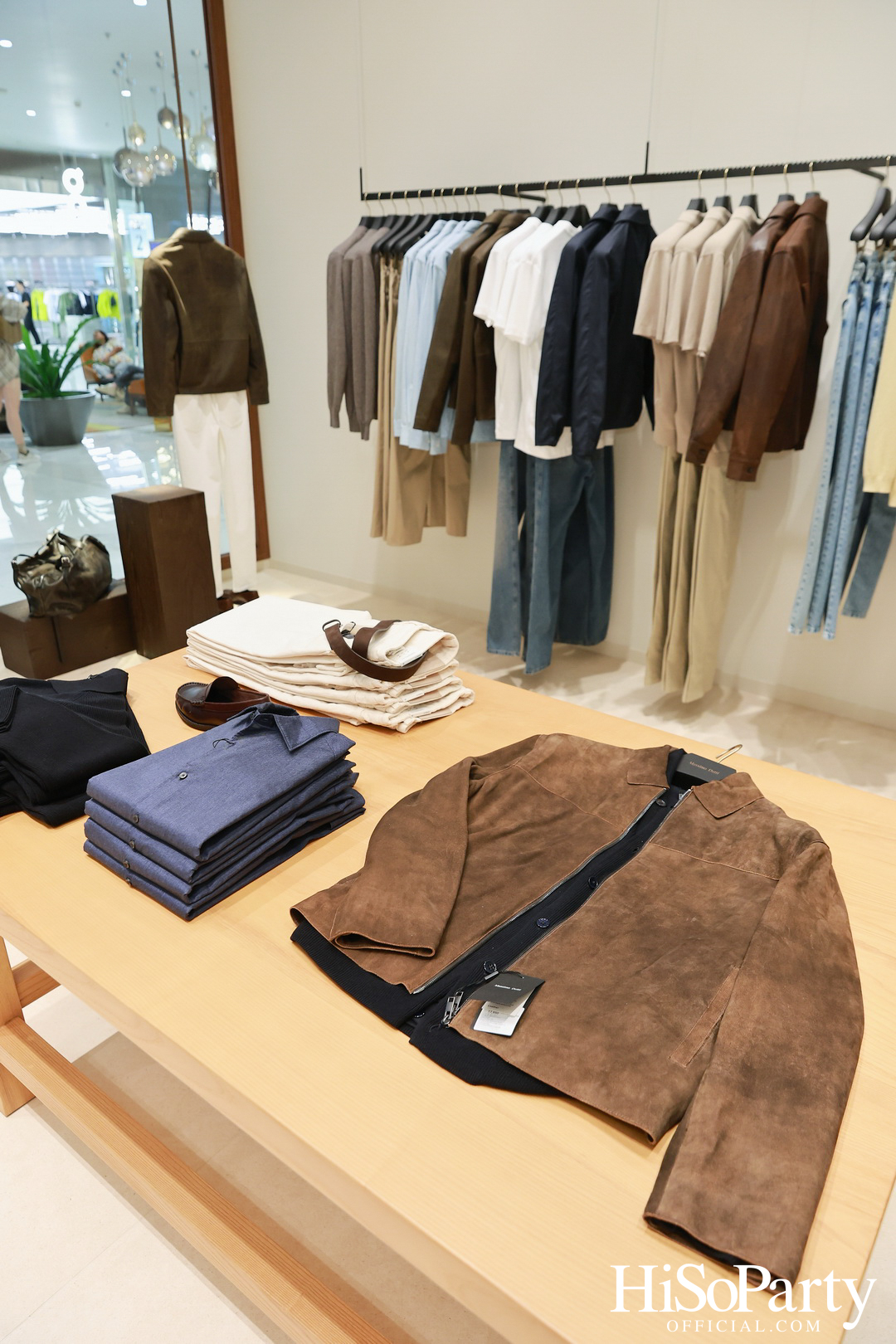 Massimo Dutti เปิดแฟลกชิพสโตร์โฉมใหม่ ณ ICONSIAM พร้อมเปิดตัวคอลเลกชันล่าสุดและนิทรรศการศิลป์จาก PHKA Studio