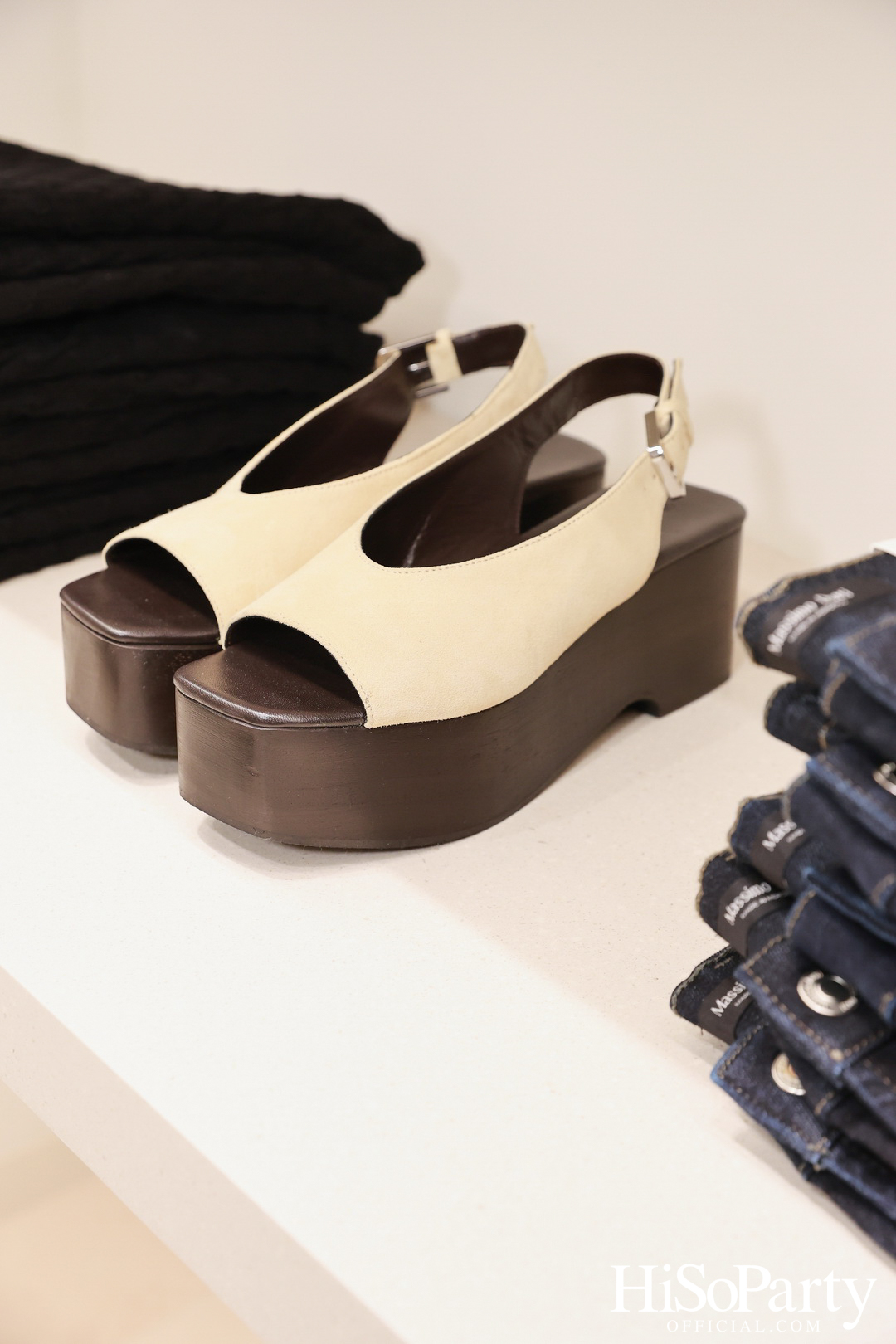 Massimo Dutti เปิดแฟลกชิพสโตร์โฉมใหม่ ณ ICONSIAM พร้อมเปิดตัวคอลเลกชันล่าสุดและนิทรรศการศิลป์จาก PHKA Studio