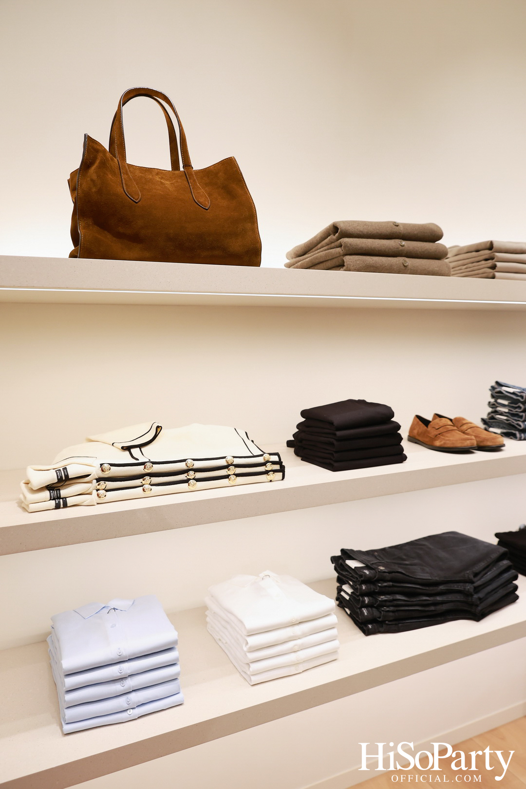 Massimo Dutti เปิดแฟลกชิพสโตร์โฉมใหม่ ณ ICONSIAM พร้อมเปิดตัวคอลเลกชันล่าสุดและนิทรรศการศิลป์จาก PHKA Studio