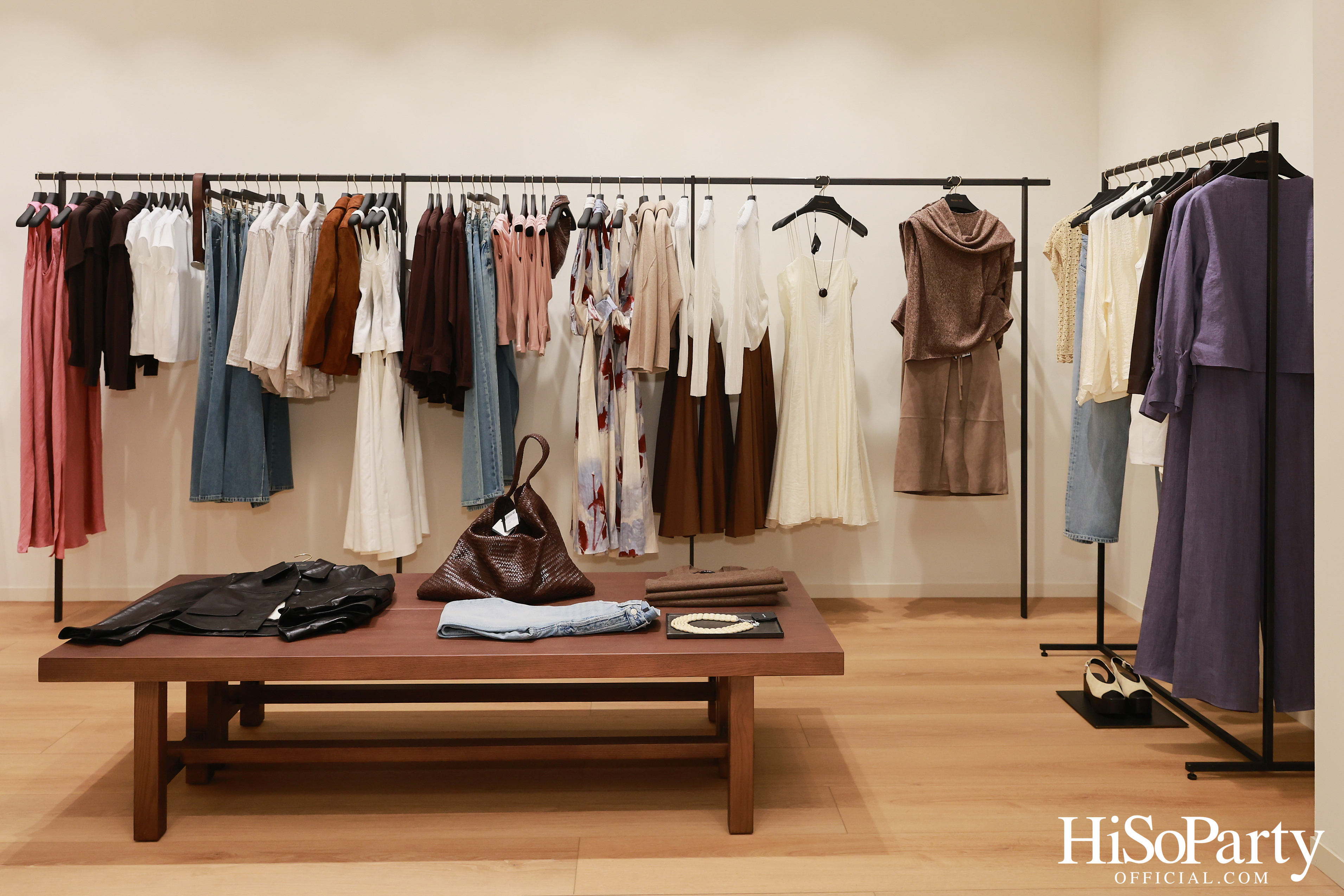 Massimo Dutti เปิดแฟลกชิพสโตร์โฉมใหม่ ณ ICONSIAM พร้อมเปิดตัวคอลเลกชันล่าสุดและนิทรรศการศิลป์จาก PHKA Studio