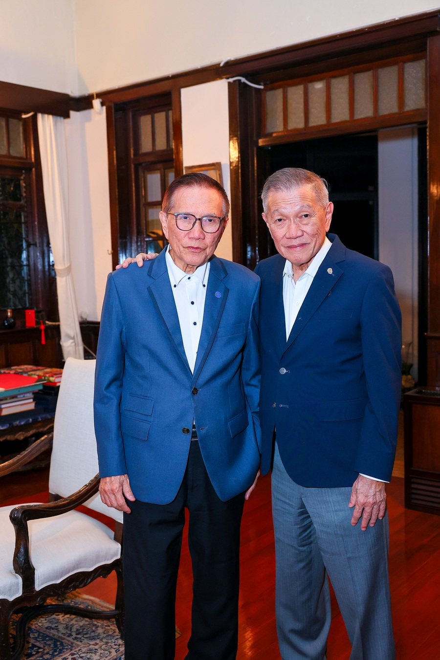 ศุภลักษณ์ อัมพุช ผู้บริหารเดอะมอลล์ กรุ๊ปและเอ็ม ดิสทริค เข้ารับเครื่องราชอิสริยาภรณ์ชั้นอัศวิน จากสาธารณรัฐอิตาลี