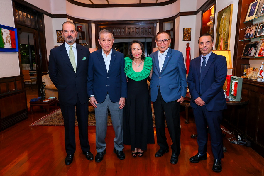 ศุภลักษณ์ อัมพุช ผู้บริหารเดอะมอลล์ กรุ๊ปและเอ็ม ดิสทริค เข้ารับเครื่องราชอิสริยาภรณ์ชั้นอัศวิน จากสาธารณรัฐอิตาลี