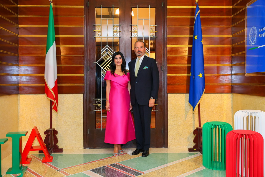 ศุภลักษณ์ อัมพุช ผู้บริหารเดอะมอลล์ กรุ๊ปและเอ็ม ดิสทริค เข้ารับเครื่องราชอิสริยาภรณ์ชั้นอัศวิน จากสาธารณรัฐอิตาลี