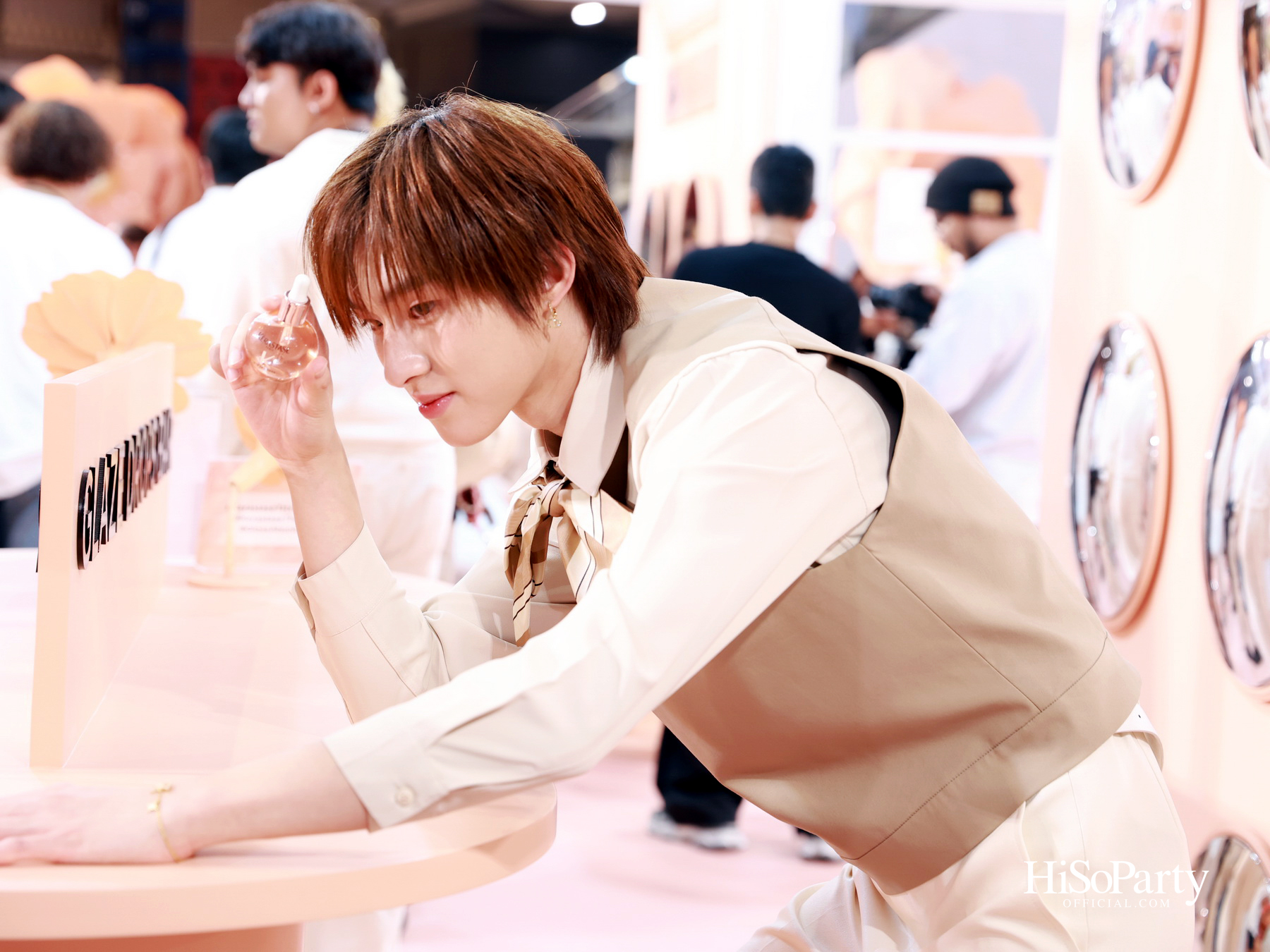 Kérastase เปิดตัว ‘Gloss Absolu’ คอลเลกชันใหม่ ครั้งแรก! กับเทคโนโลยี Hydra-Glazing เพื่อผมเงางามระดับโอตกูตูร์