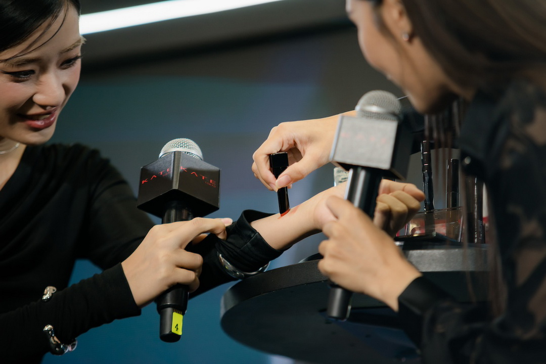 KATE ร่วมกับ EVEANDBOY และ เดอะมอลล์ไลฟ์สโตร์ บางกะปิ จัดงาน ‘LIGHTS ON SHADOW’ Event