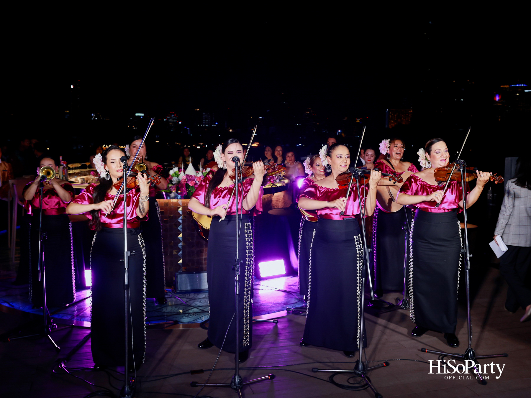 กาล่าดินเนอร์คอนเสิร์ตโดย Mariachi Bonitas de Dinorah บนเรือแซฟฟรอน เฉลิมฉลอง 50 ปี ความสัมพันธ์ทางการทูตไทย–เม็กซิโก