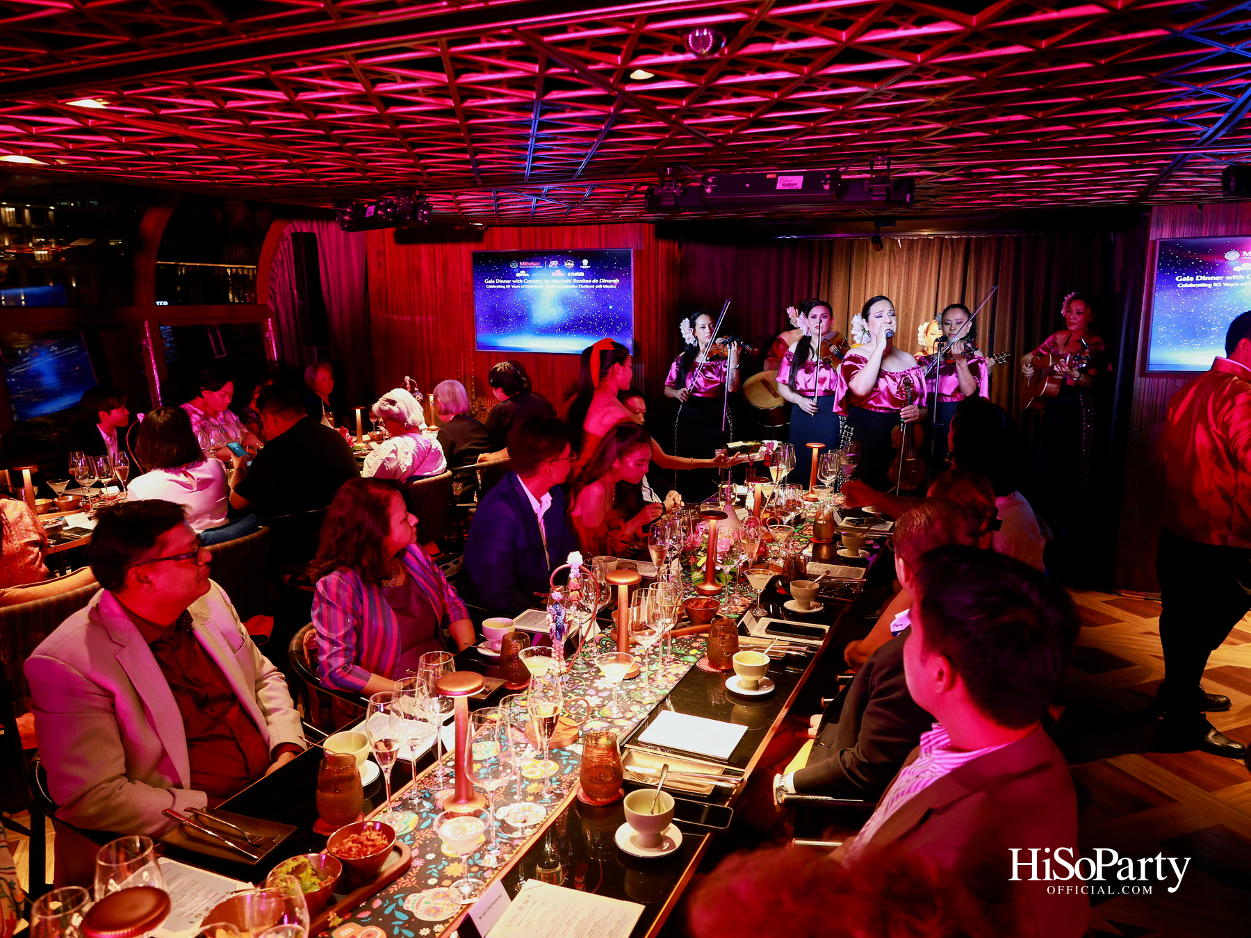 กาล่าดินเนอร์คอนเสิร์ตโดย Mariachi Bonitas de Dinorah บนเรือแซฟฟรอน เฉลิมฉลอง 50 ปี ความสัมพันธ์ทางการทูตไทย–เม็กซิโก