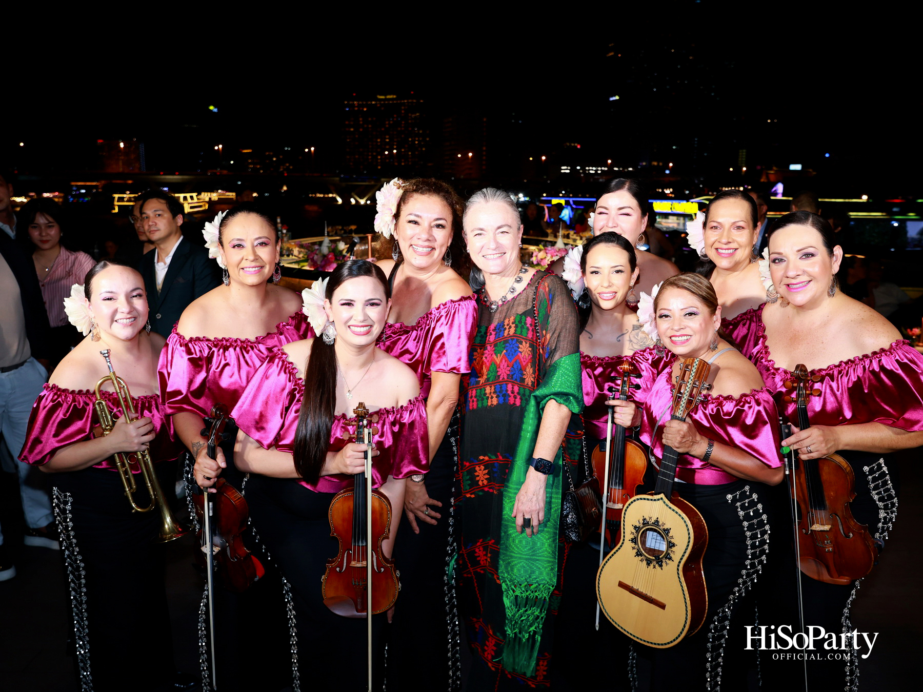 กาล่าดินเนอร์คอนเสิร์ตโดย Mariachi Bonitas de Dinorah บนเรือแซฟฟรอน เฉลิมฉลอง 50 ปี ความสัมพันธ์ทางการทูตไทย–เม็กซิโก