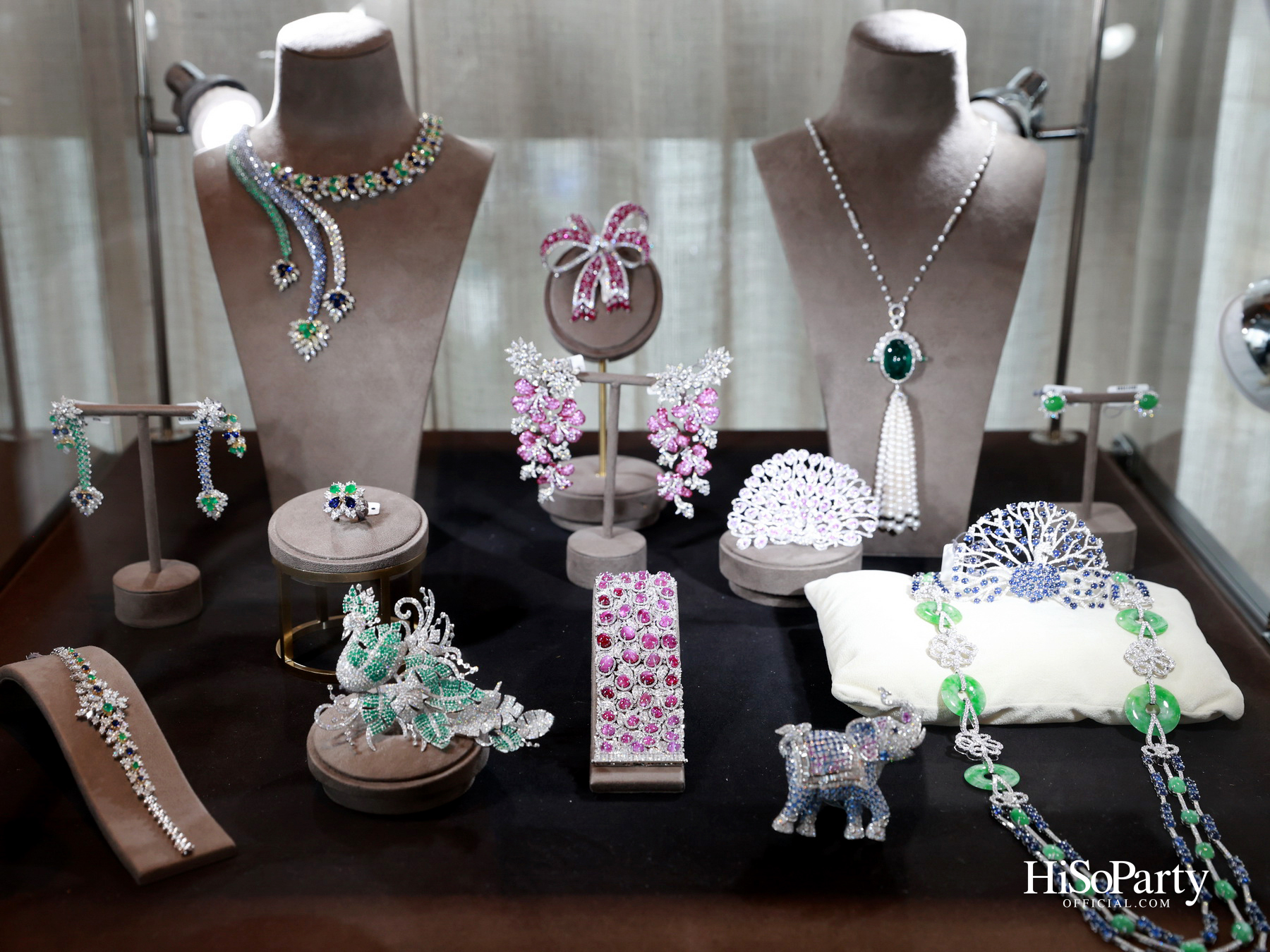 PRIVATE SHOWCASE AT SCOPE THONGLOR FEATURING SHOW UNIT ALONGSIDE MASTERPIECES CURATED BY BEAUTY GEMS