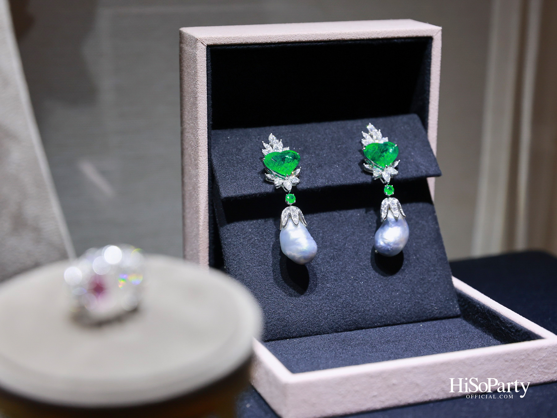 PRIVATE SHOWCASE AT SCOPE THONGLOR FEATURING SHOW UNIT ALONGSIDE MASTERPIECES CURATED BY BEAUTY GEMS