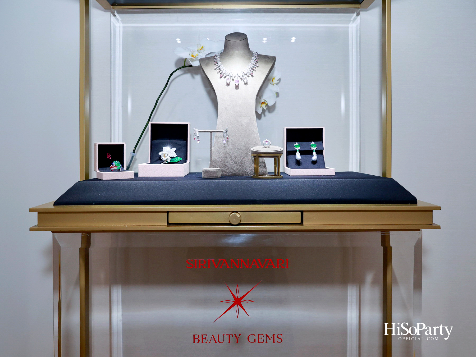 PRIVATE SHOWCASE AT SCOPE THONGLOR FEATURING SHOW UNIT ALONGSIDE MASTERPIECES CURATED BY BEAUTY GEMS