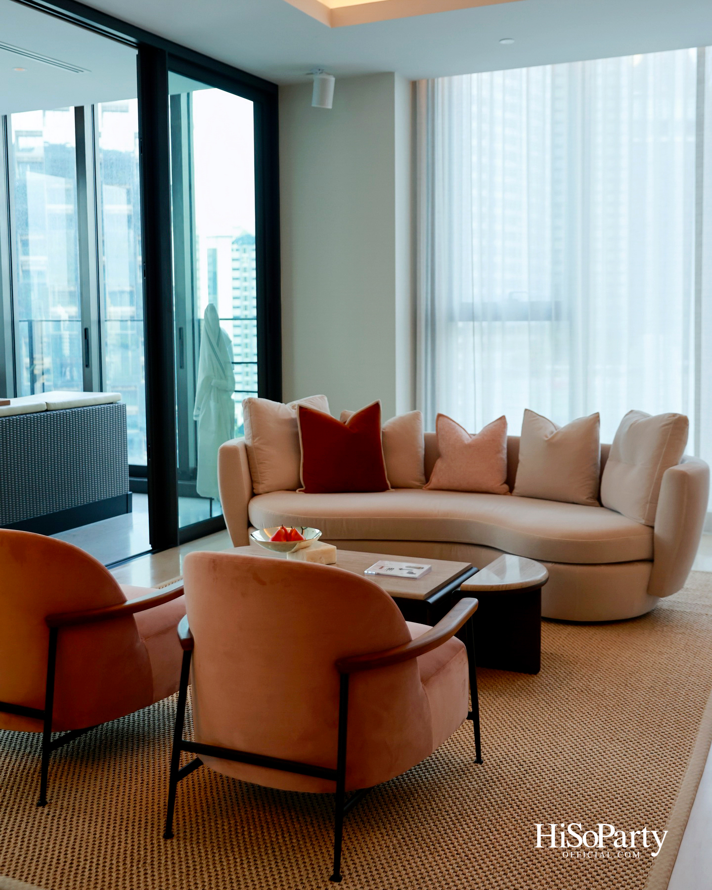 PRIVATE SHOWCASE AT SCOPE THONGLOR FEATURING SHOW UNIT ALONGSIDE MASTERPIECES CURATED BY BEAUTY GEMS