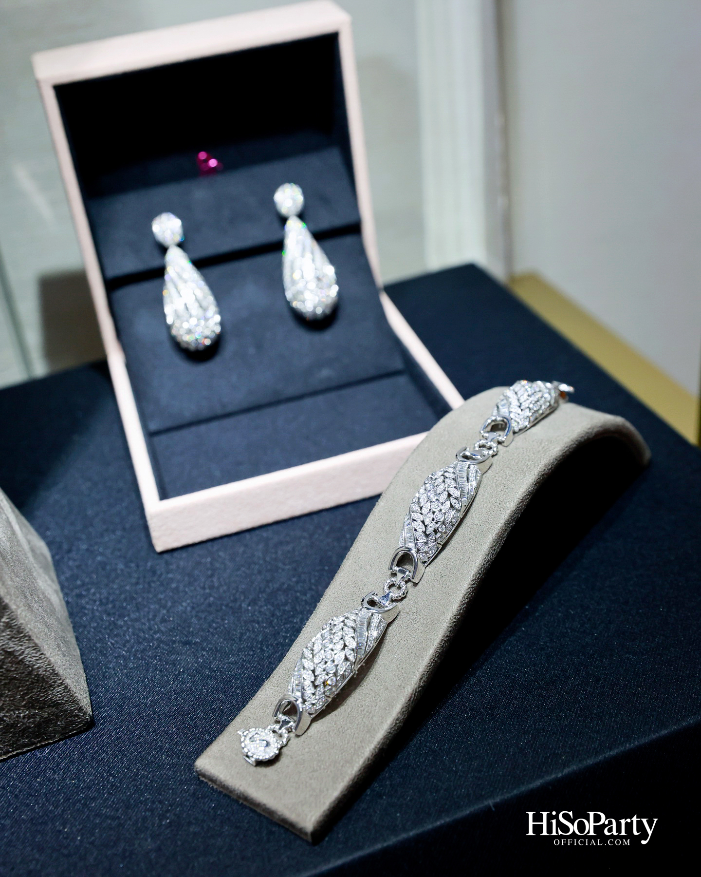 PRIVATE SHOWCASE AT SCOPE THONGLOR FEATURING SHOW UNIT ALONGSIDE MASTERPIECES CURATED BY BEAUTY GEMS