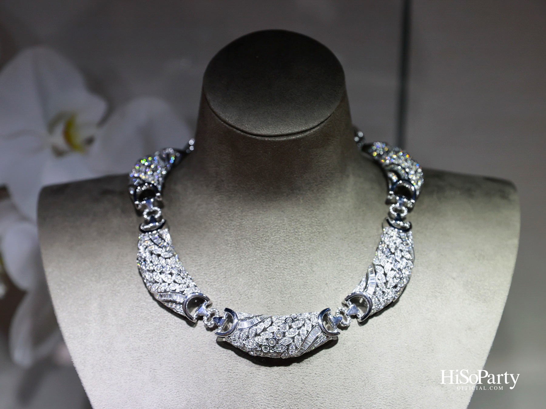 PRIVATE SHOWCASE AT SCOPE THONGLOR FEATURING SHOW UNIT ALONGSIDE MASTERPIECES CURATED BY BEAUTY GEMS