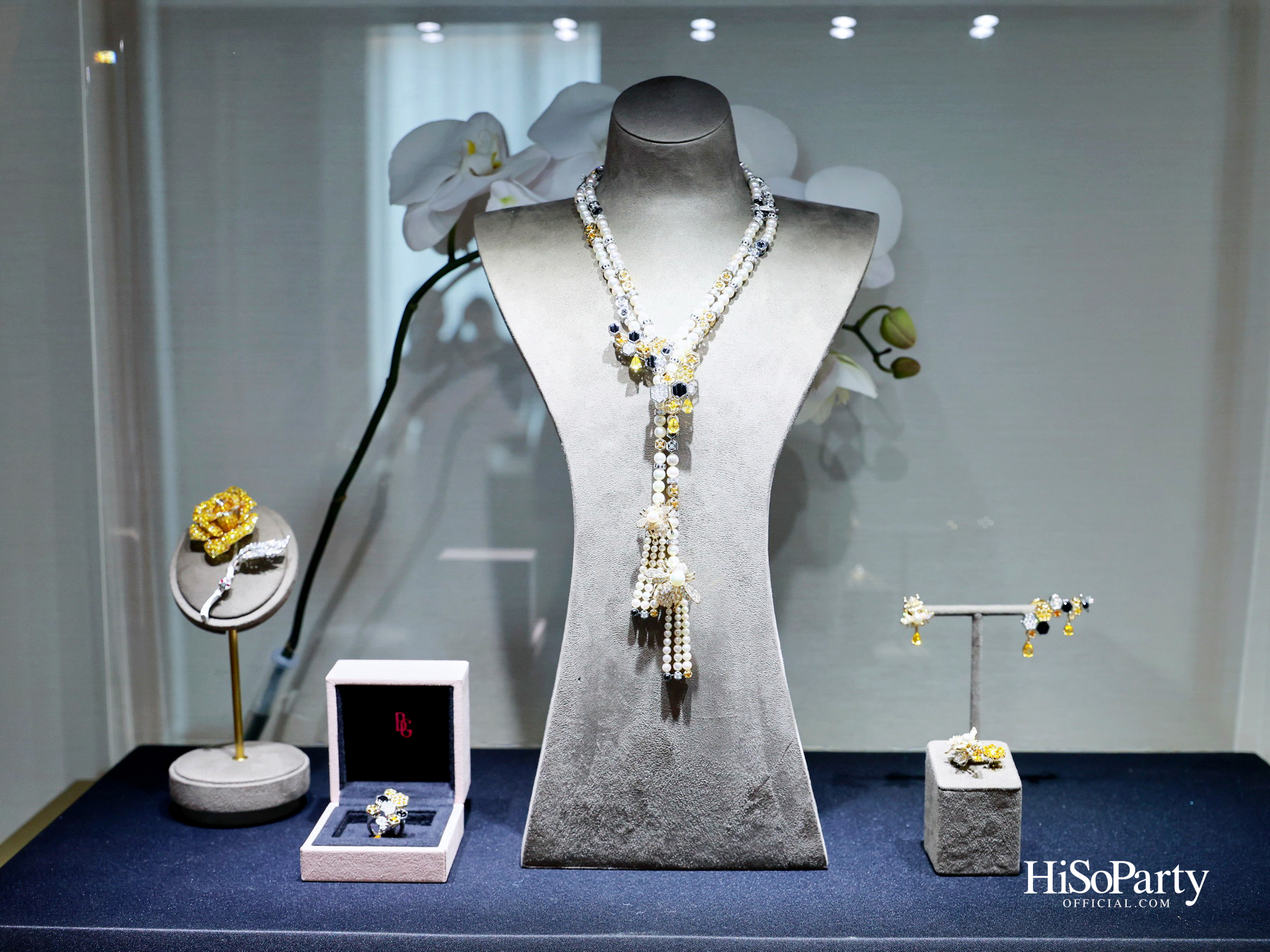 PRIVATE SHOWCASE AT SCOPE THONGLOR FEATURING SHOW UNIT ALONGSIDE MASTERPIECES CURATED BY BEAUTY GEMS