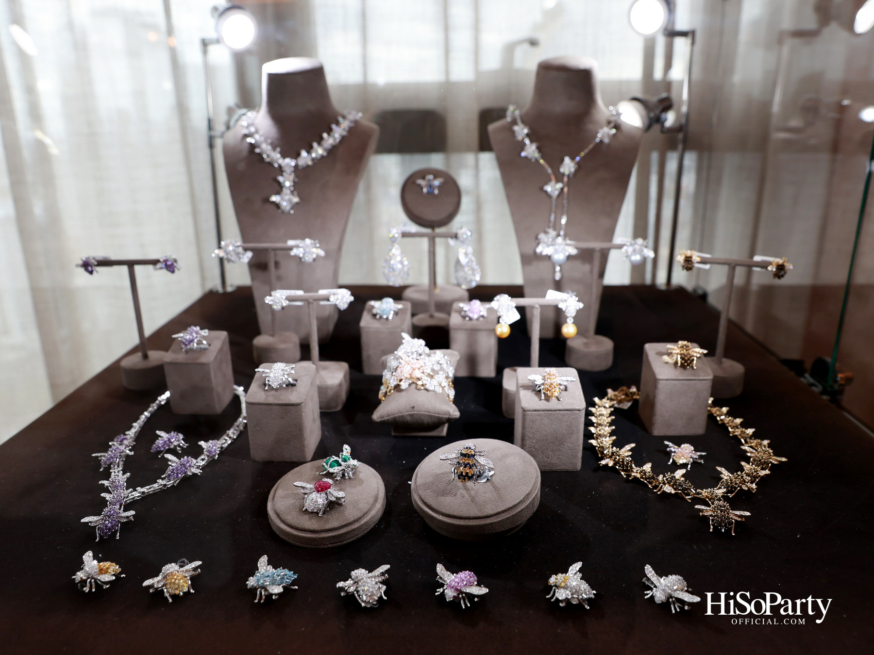 PRIVATE SHOWCASE AT SCOPE THONGLOR FEATURING SHOW UNIT ALONGSIDE MASTERPIECES CURATED BY BEAUTY GEMS