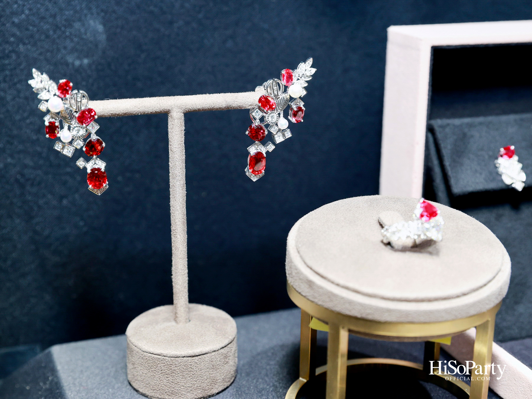 PRIVATE SHOWCASE AT SCOPE THONGLOR FEATURING SHOW UNIT ALONGSIDE MASTERPIECES CURATED BY BEAUTY GEMS