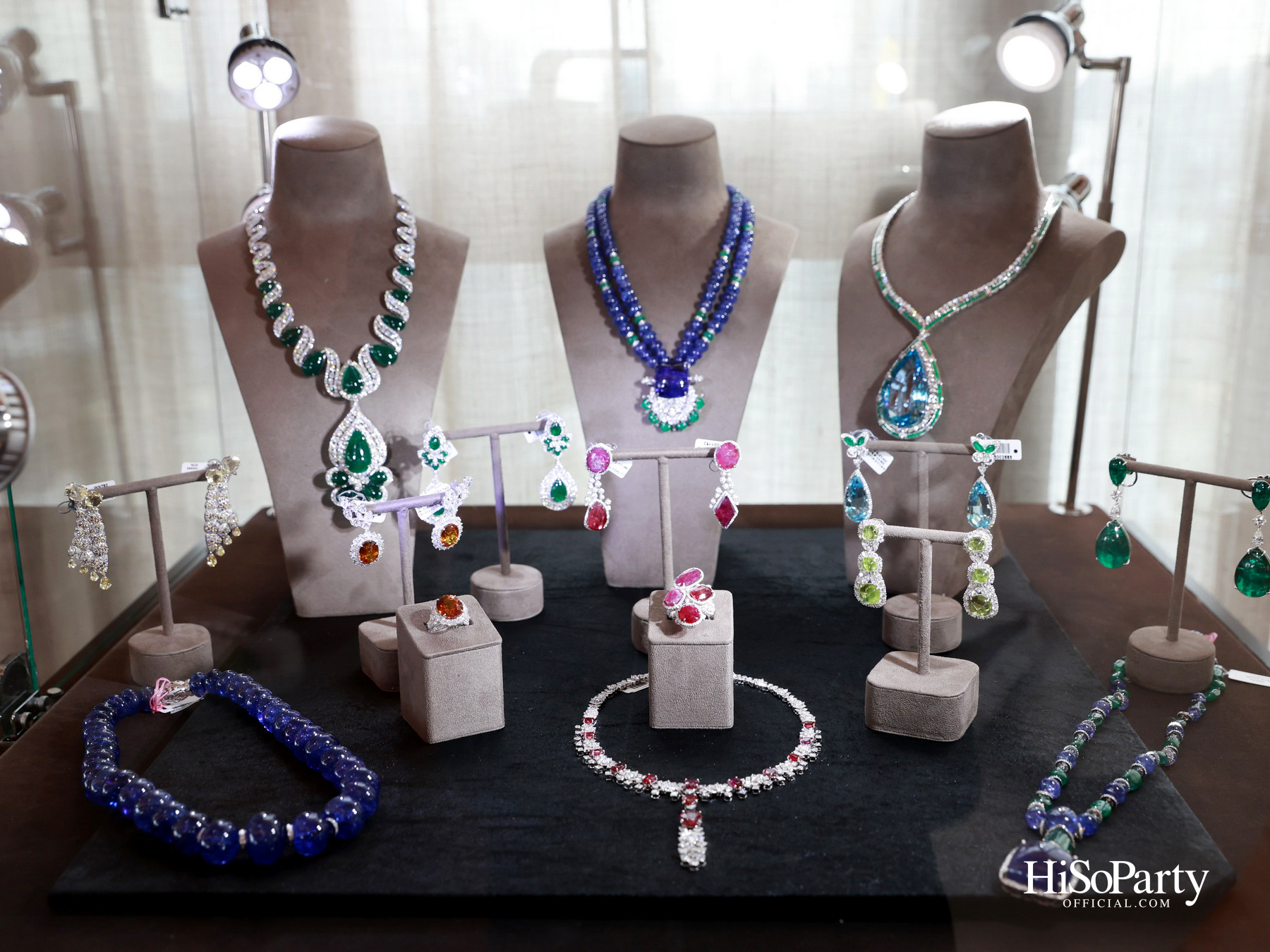 PRIVATE SHOWCASE AT SCOPE THONGLOR FEATURING SHOW UNIT ALONGSIDE MASTERPIECES CURATED BY BEAUTY GEMS