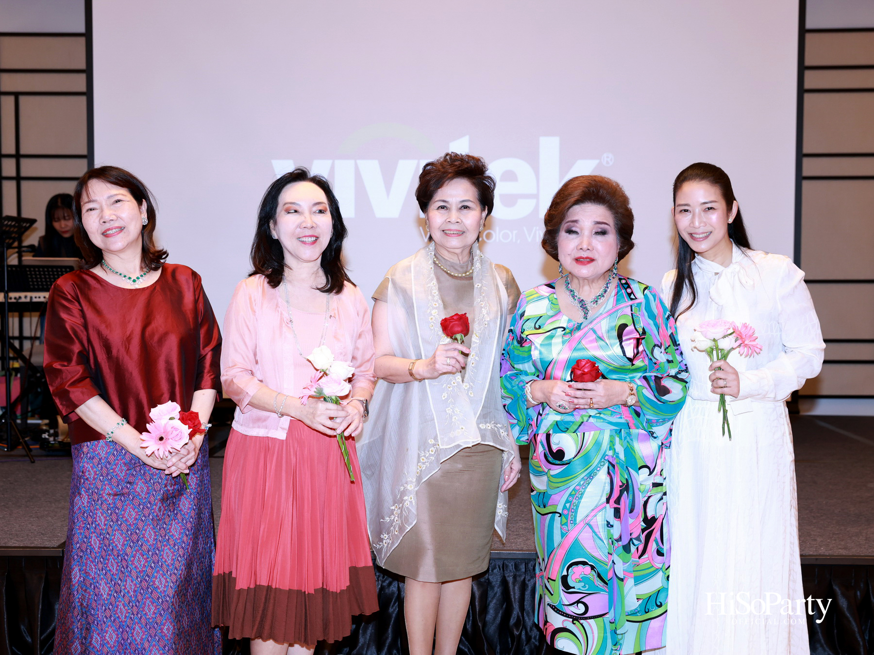 บิวตี้เจมส์ร่วมยินดีและจัดประมูลการกุศล แก่ประธานสภาสมาคมสตรีแห่งชาติฯ คนใหม่