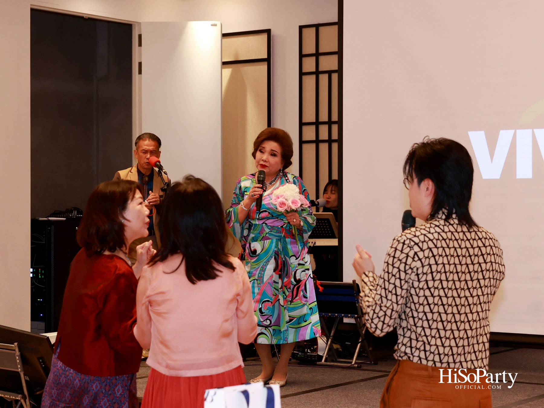 บิวตี้เจมส์ร่วมยินดีและจัดประมูลการกุศล แก่ประธานสภาสมาคมสตรีแห่งชาติฯ คนใหม่