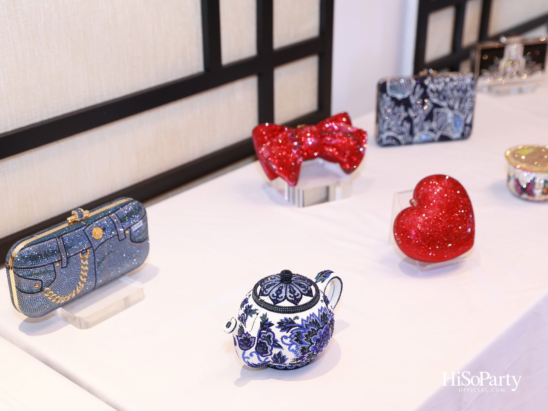 บิวตี้เจมส์ร่วมยินดีและจัดประมูลการกุศล แก่ประธานสภาสมาคมสตรีแห่งชาติฯ คนใหม่