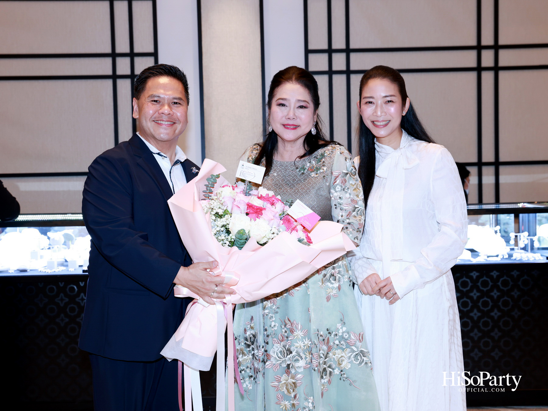 บิวตี้เจมส์ร่วมยินดีและจัดประมูลการกุศล แก่ประธานสภาสมาคมสตรีแห่งชาติฯ คนใหม่