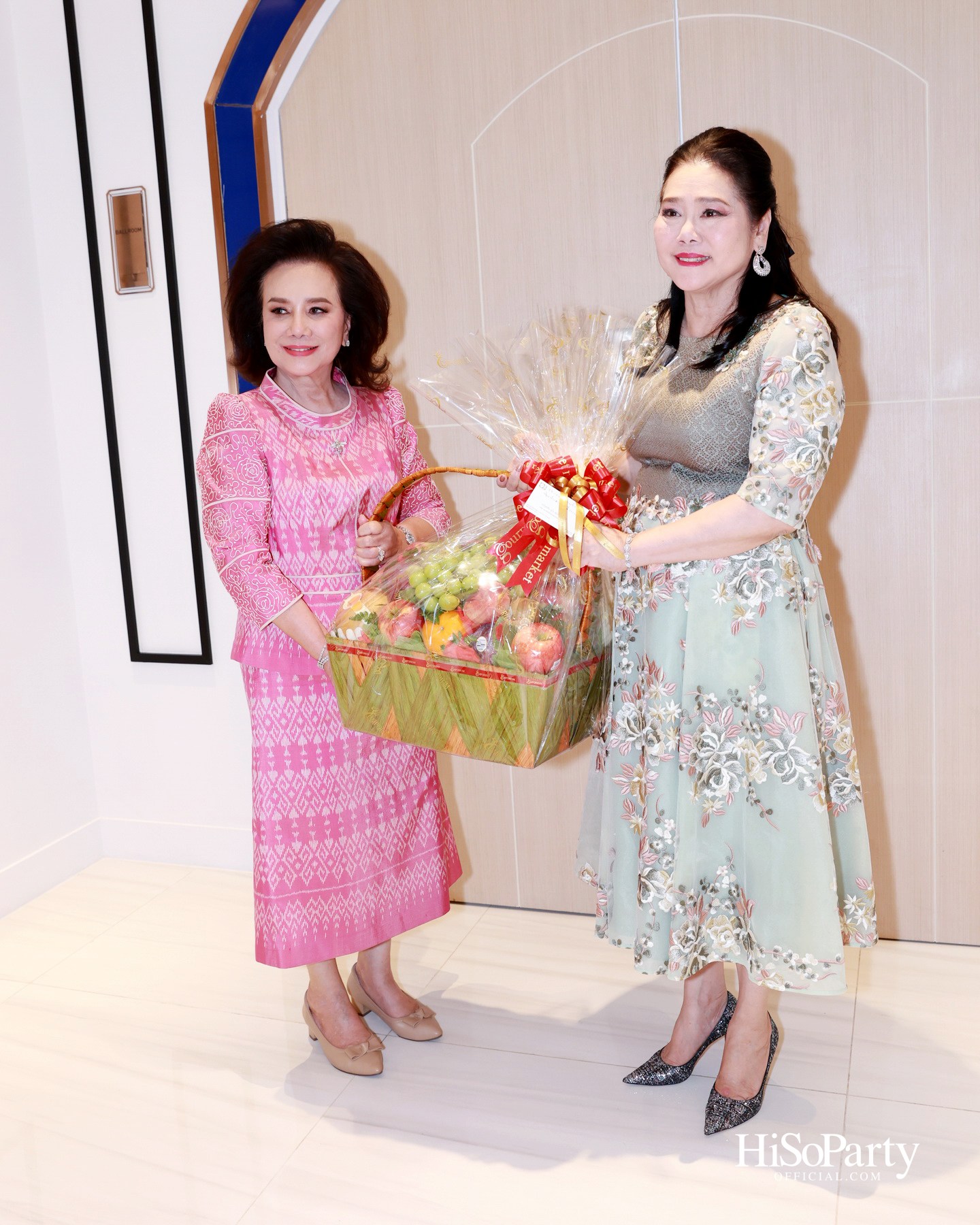 บิวตี้เจมส์ร่วมยินดีและจัดประมูลการกุศล แก่ประธานสภาสมาคมสตรีแห่งชาติฯ คนใหม่