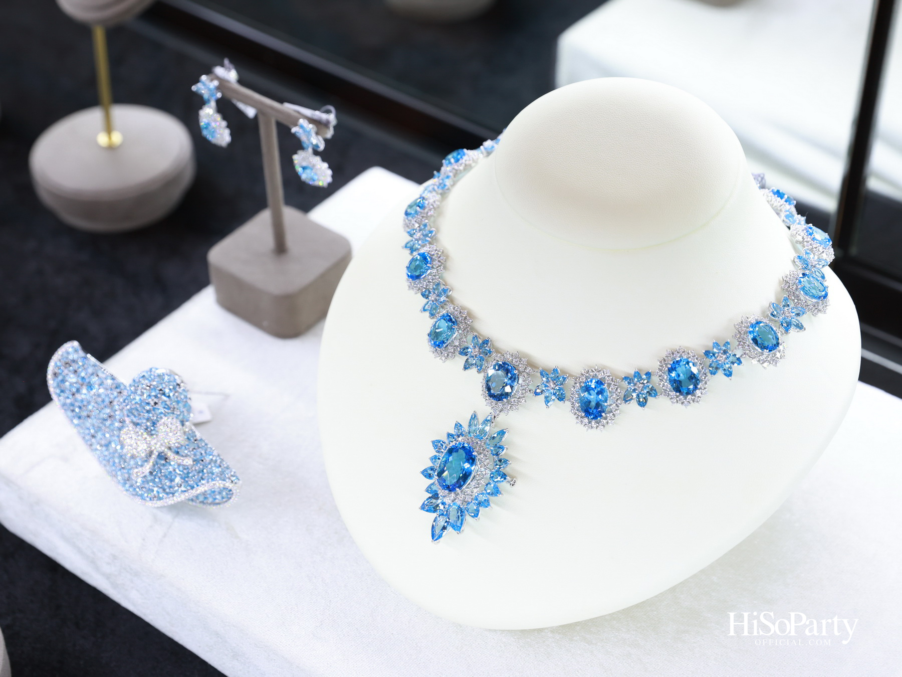 บิวตี้เจมส์ร่วมยินดีและจัดประมูลการกุศล แก่ประธานสภาสมาคมสตรีแห่งชาติฯ คนใหม่