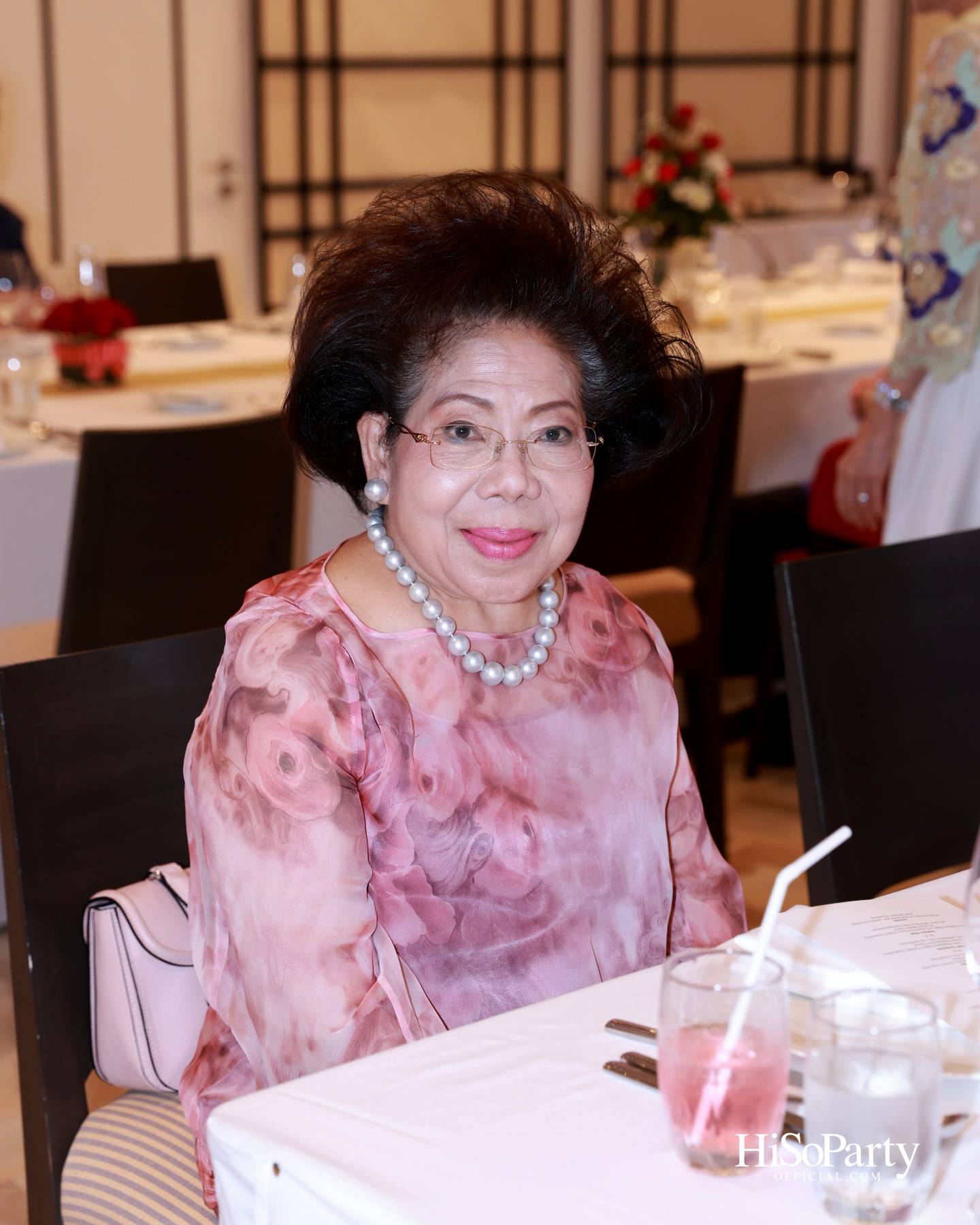 บิวตี้เจมส์ร่วมยินดีและจัดประมูลการกุศล แก่ประธานสภาสมาคมสตรีแห่งชาติฯ คนใหม่