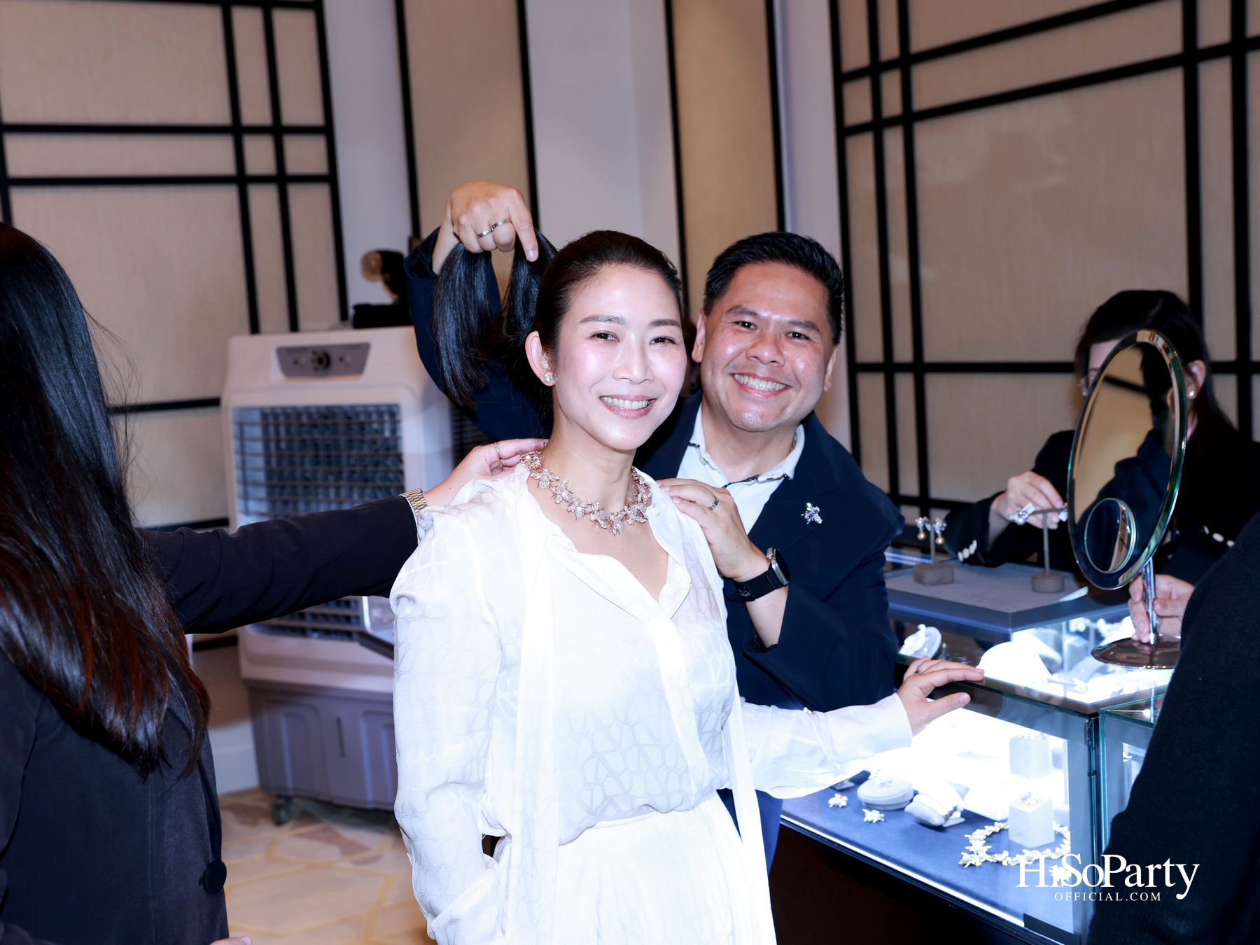 บิวตี้เจมส์ร่วมยินดีและจัดประมูลการกุศล แก่ประธานสภาสมาคมสตรีแห่งชาติฯ คนใหม่