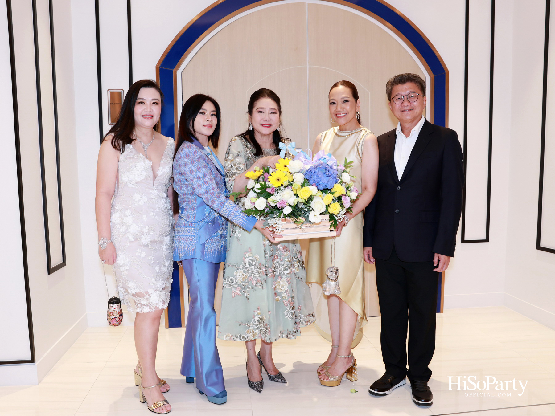 บิวตี้เจมส์ร่วมยินดีและจัดประมูลการกุศล แก่ประธานสภาสมาคมสตรีแห่งชาติฯ คนใหม่