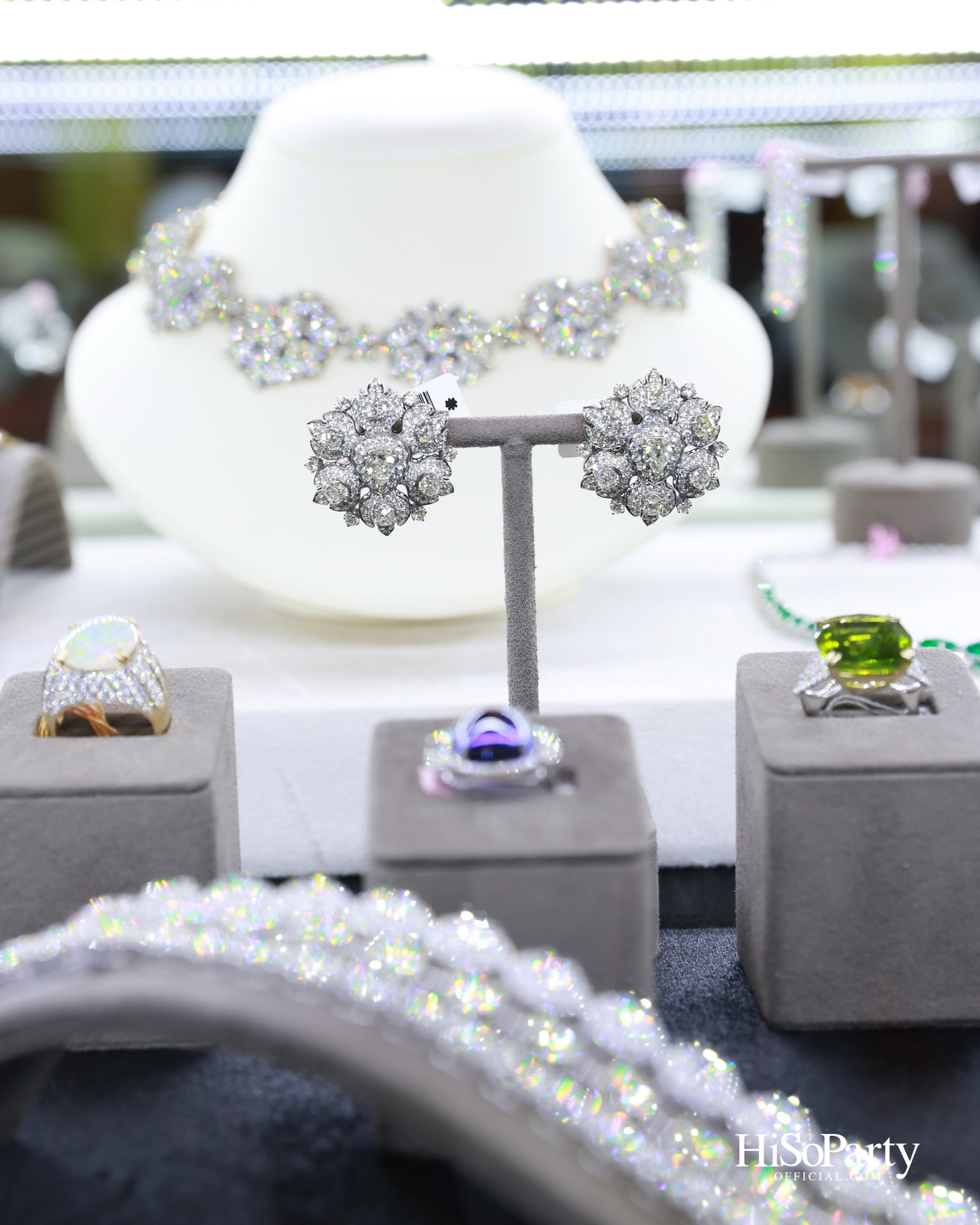 บิวตี้เจมส์ร่วมยินดีและจัดประมูลการกุศล แก่ประธานสภาสมาคมสตรีแห่งชาติฯ คนใหม่