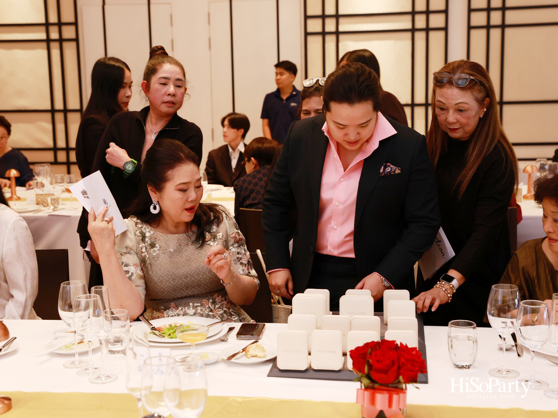 บิวตี้เจมส์ร่วมยินดีและจัดประมูลการกุศล แก่ประธานสภาสมาคมสตรีแห่งชาติฯ คนใหม่