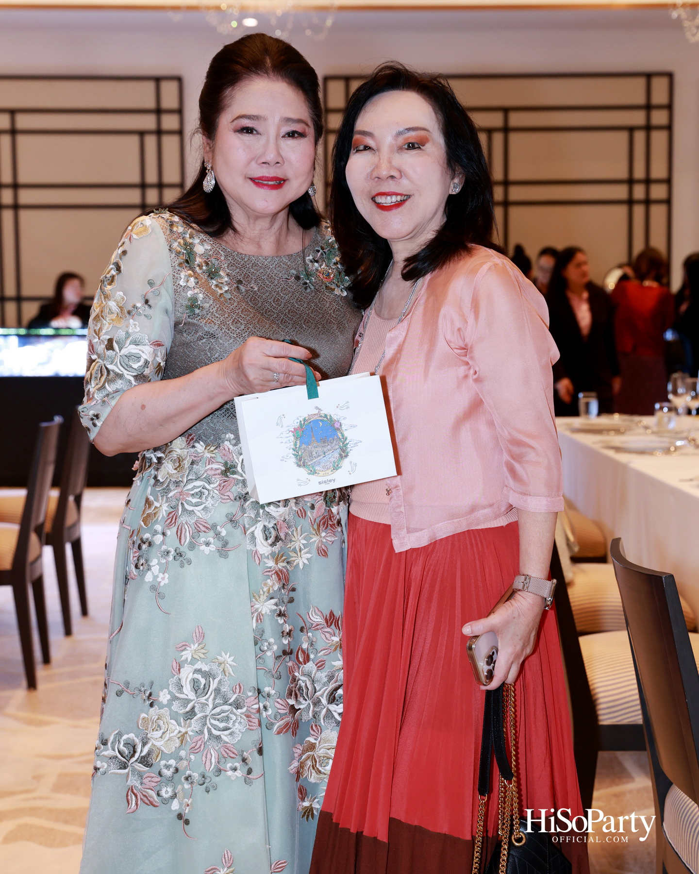 บิวตี้เจมส์ร่วมยินดีและจัดประมูลการกุศล แก่ประธานสภาสมาคมสตรีแห่งชาติฯ คนใหม่