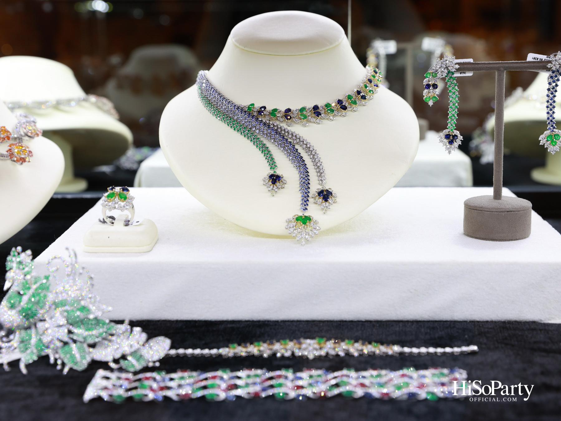 บิวตี้เจมส์ร่วมยินดีและจัดประมูลการกุศล แก่ประธานสภาสมาคมสตรีแห่งชาติฯ คนใหม่