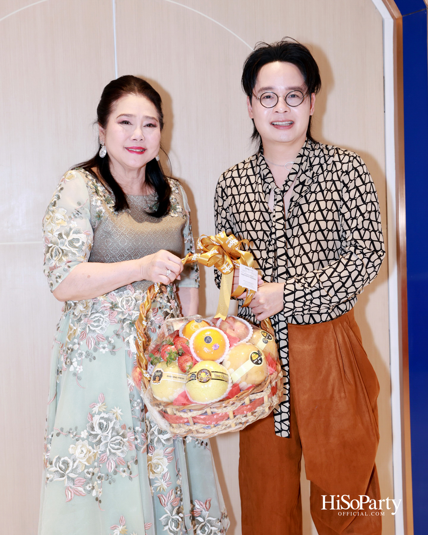 บิวตี้เจมส์ร่วมยินดีและจัดประมูลการกุศล แก่ประธานสภาสมาคมสตรีแห่งชาติฯ คนใหม่