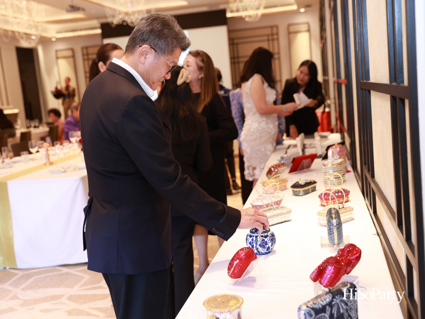 บิวตี้เจมส์ร่วมยินดีและจัดประมูลการกุศล แก่ประธานสภาสมาคมสตรีแห่งชาติฯ คนใหม่