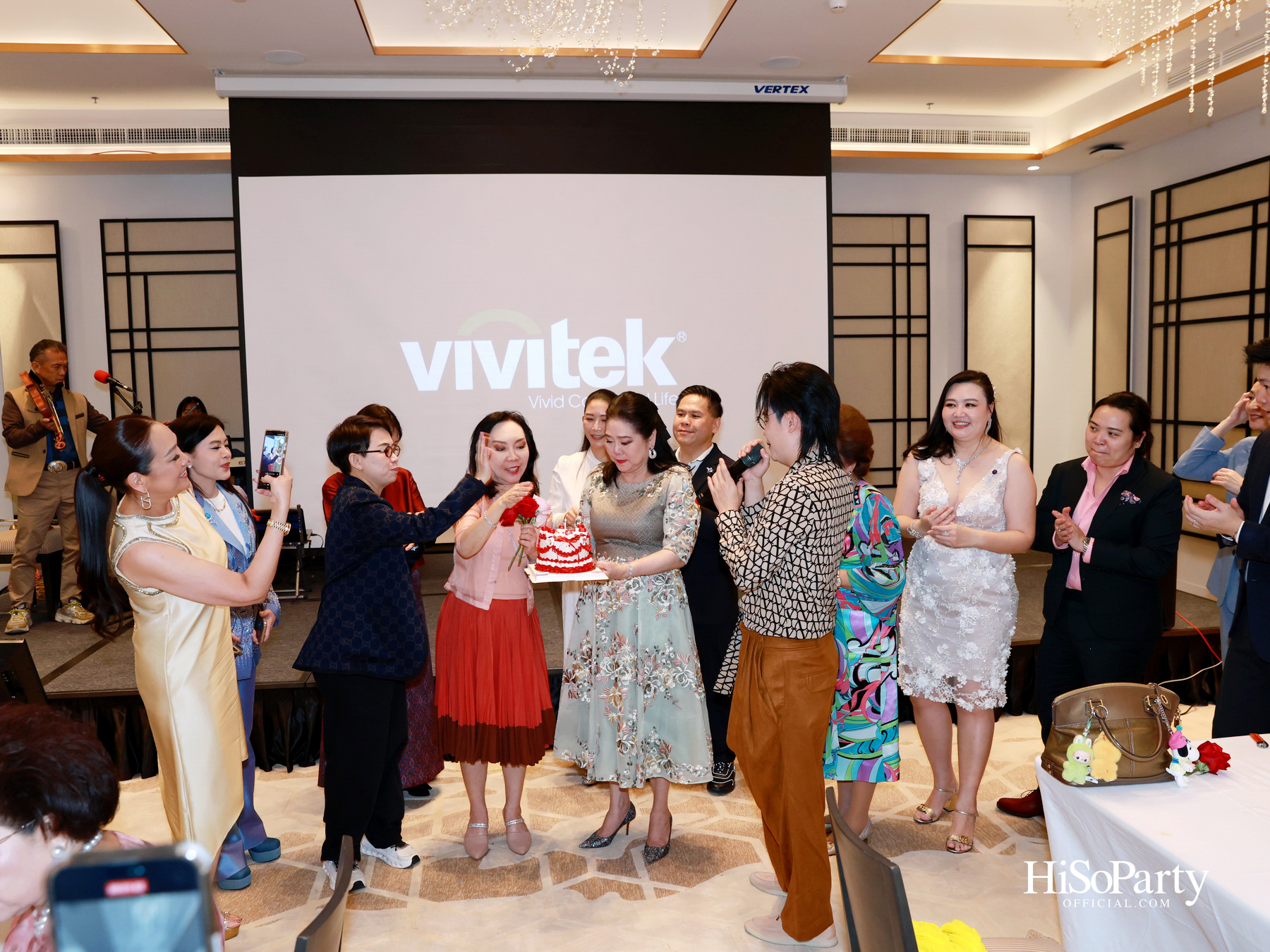 บิวตี้เจมส์ร่วมยินดีและจัดประมูลการกุศล แก่ประธานสภาสมาคมสตรีแห่งชาติฯ คนใหม่