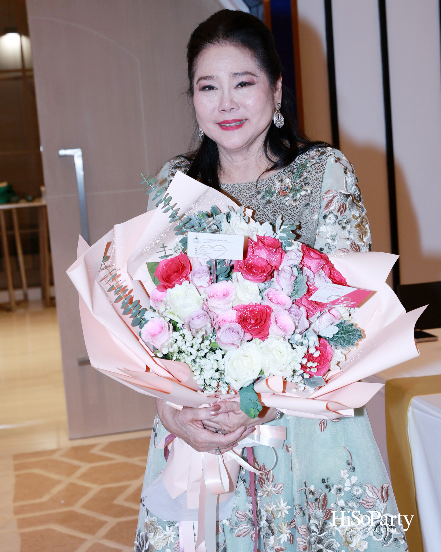 บิวตี้เจมส์ร่วมยินดีและจัดประมูลการกุศล แก่ประธานสภาสมาคมสตรีแห่งชาติฯ คนใหม่