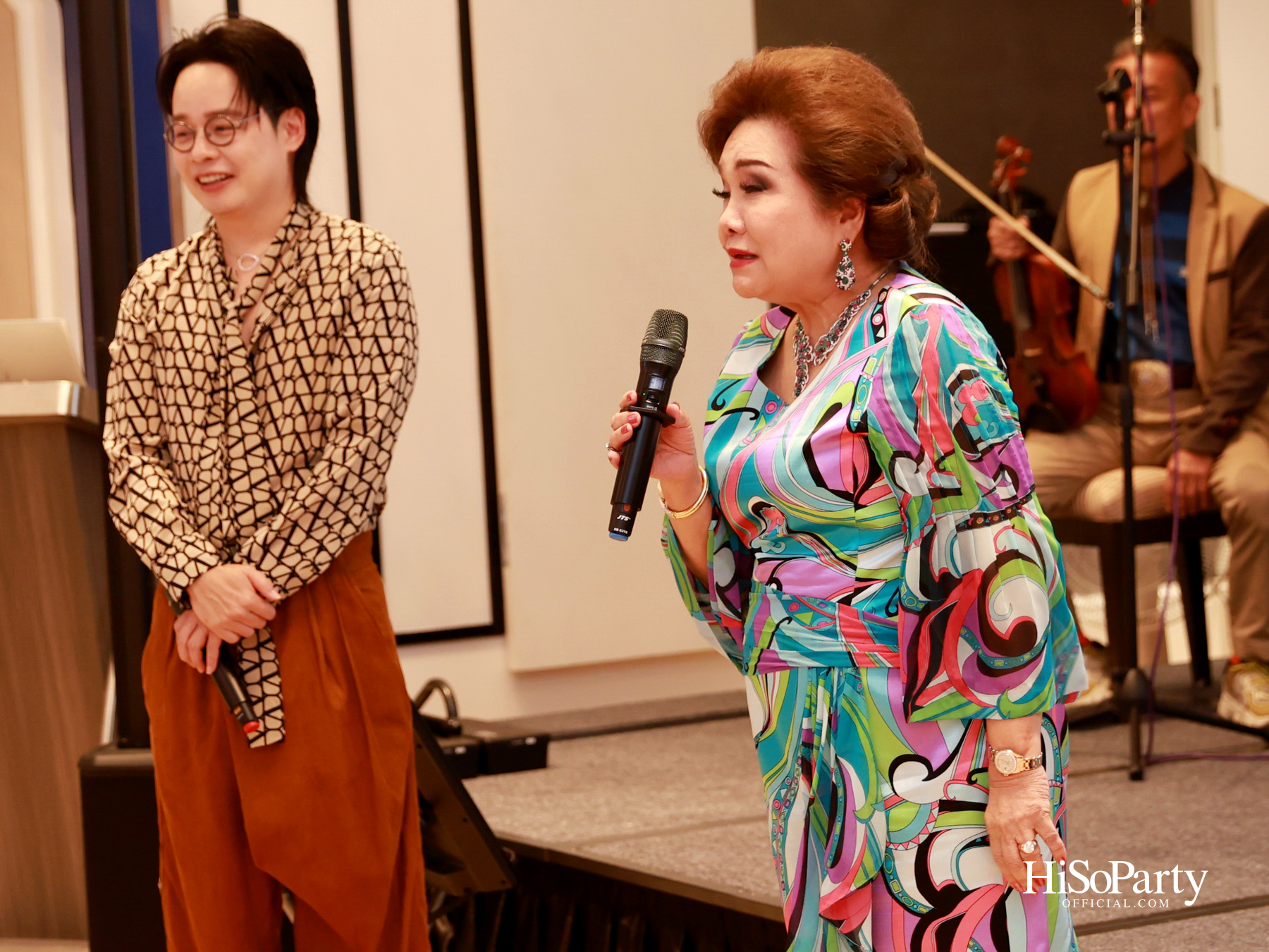 บิวตี้เจมส์ร่วมยินดีและจัดประมูลการกุศล แก่ประธานสภาสมาคมสตรีแห่งชาติฯ คนใหม่