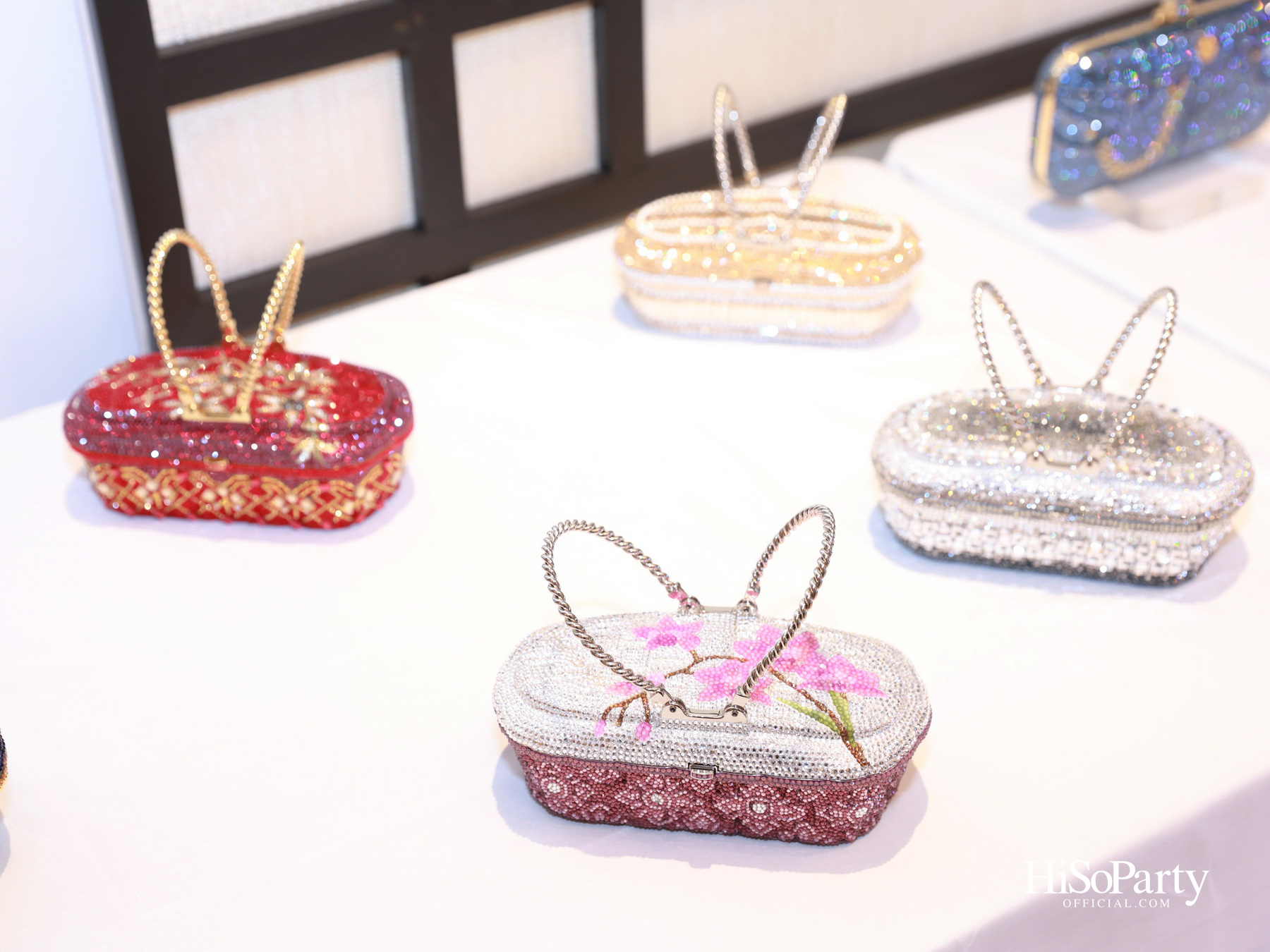 บิวตี้เจมส์ร่วมยินดีและจัดประมูลการกุศล แก่ประธานสภาสมาคมสตรีแห่งชาติฯ คนใหม่