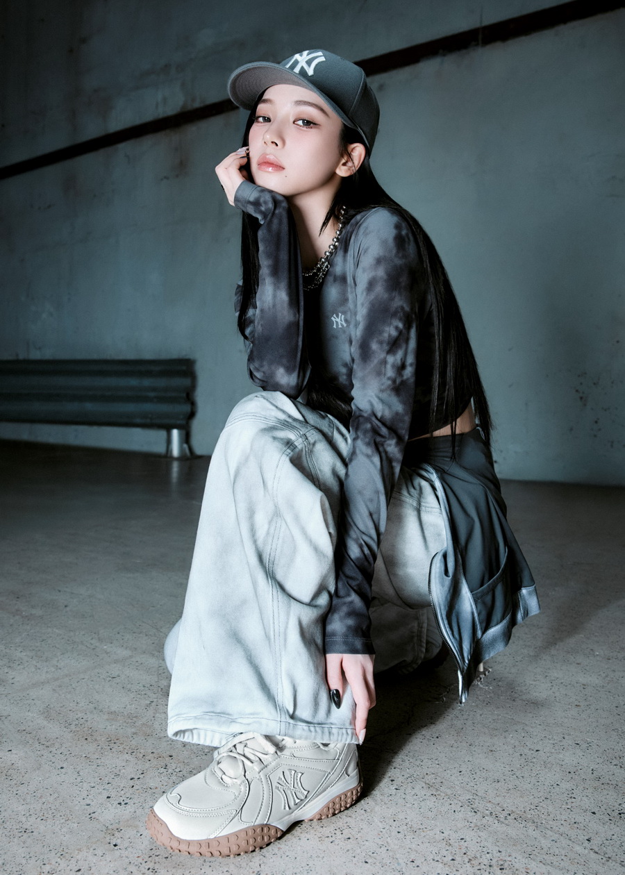 MLB ต้อนรับซีซั่นใหม่ด้วยแฟชั่นเซ็ต ‘คาริน่า’ วง aespa ถ่ายทอดซิกเนเจอร์สไตล์ในคอลเลกชัน FALL / WINTER 2025