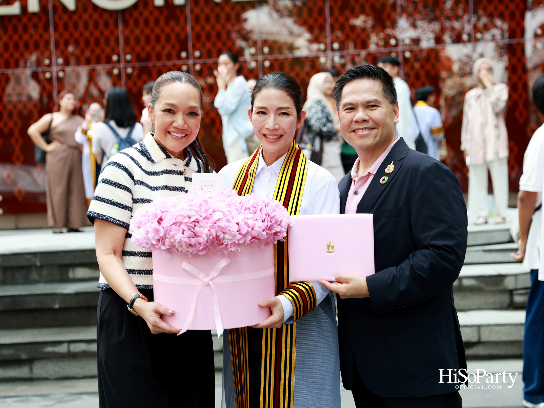ขอแสดงความยินดีกับคุณเก๋-ดร.สุวรรณา ศิลปอาชา เนื่องในโอกาสสําเร็จการศึกษา ปริญญาโท จากคณะวิศวกรรมศาสตร์ จุฬาลงกรณ์มหาวิทยาลัย