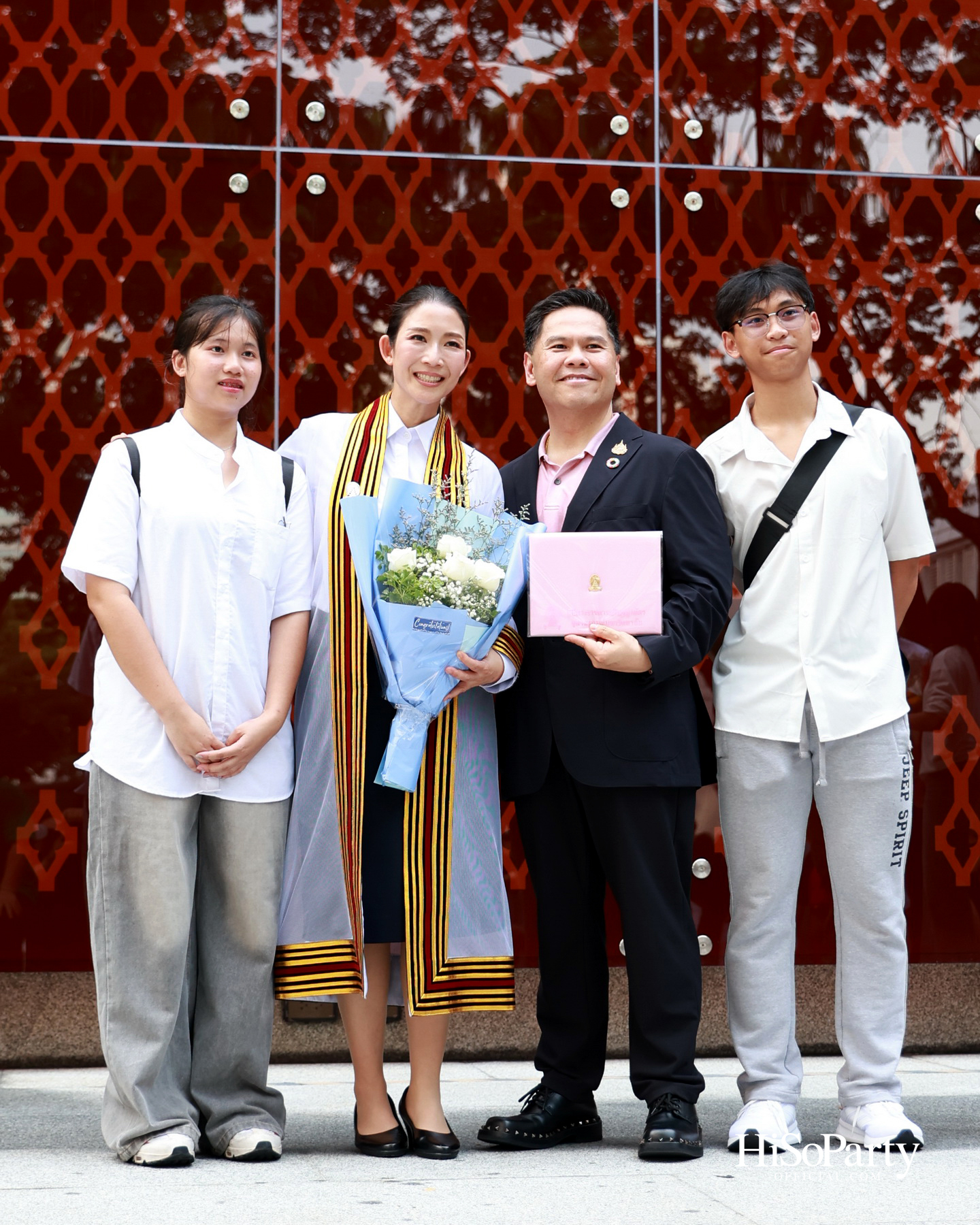 ขอแสดงความยินดีกับคุณเก๋-ดร.สุวรรณา ศิลปอาชา เนื่องในโอกาสสําเร็จการศึกษา ปริญญาโท จากคณะวิศวกรรมศาสตร์ จุฬาลงกรณ์มหาวิทยาลัย