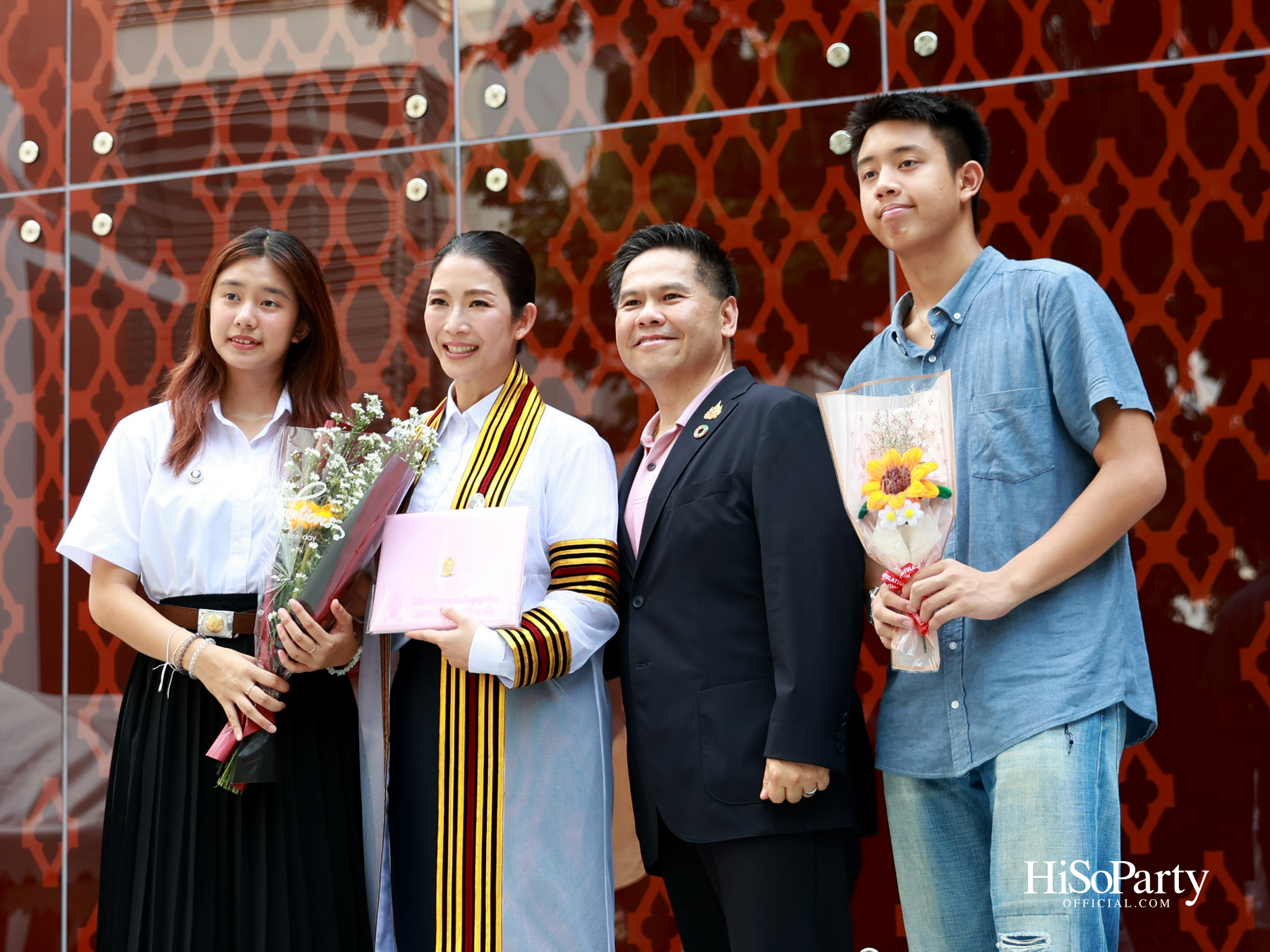 ขอแสดงความยินดีกับคุณเก๋-ดร.สุวรรณา ศิลปอาชา เนื่องในโอกาสสําเร็จการศึกษา ปริญญาโท จากคณะวิศวกรรมศาสตร์ จุฬาลงกรณ์มหาวิทยาลัย